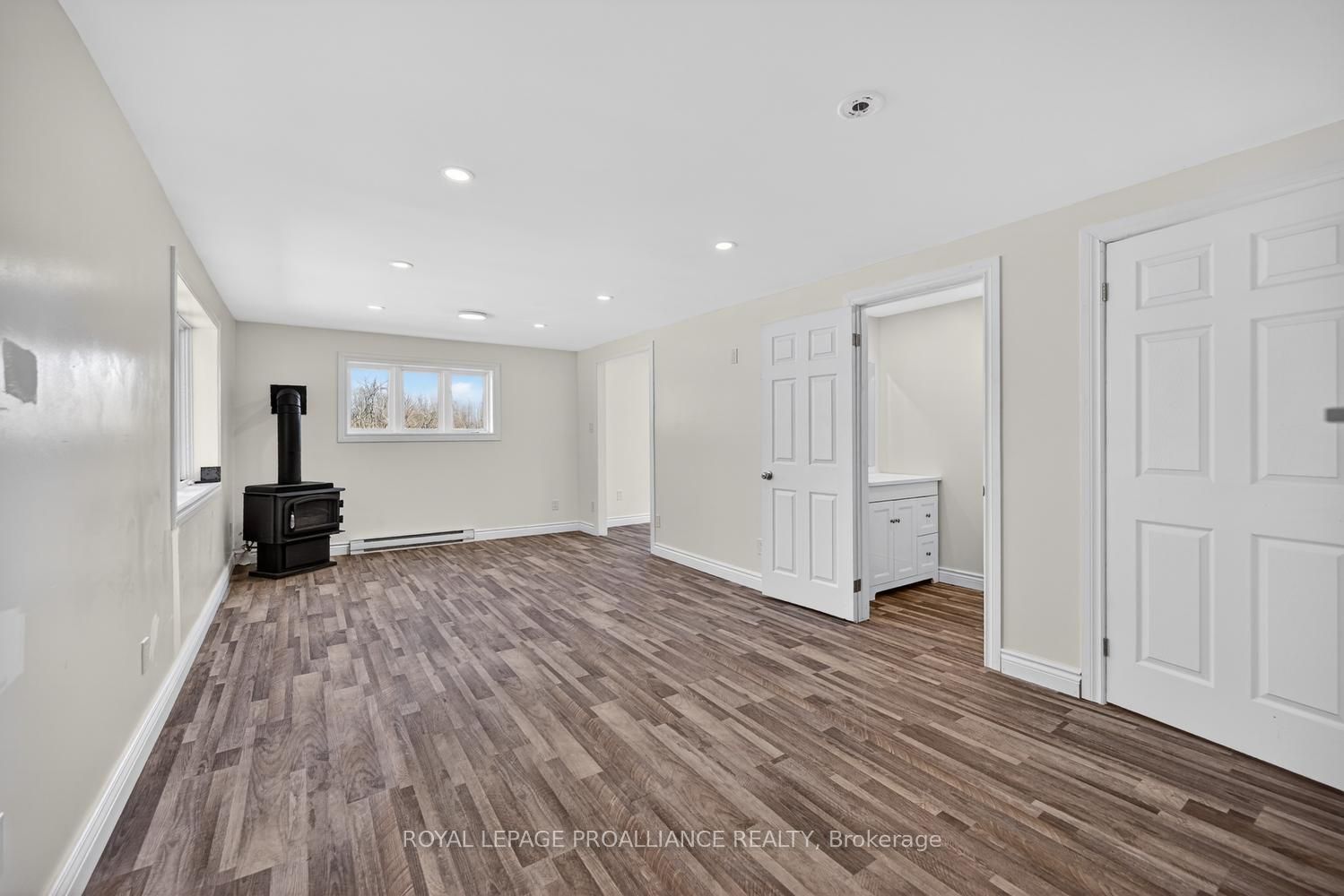 13 King Street Property Photo 28