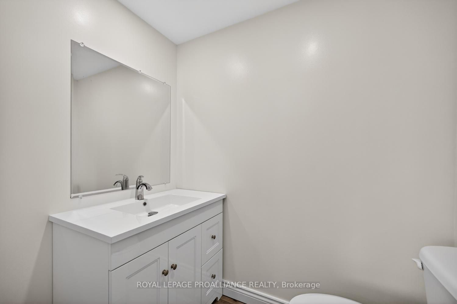 13 King Street Property Photo 29