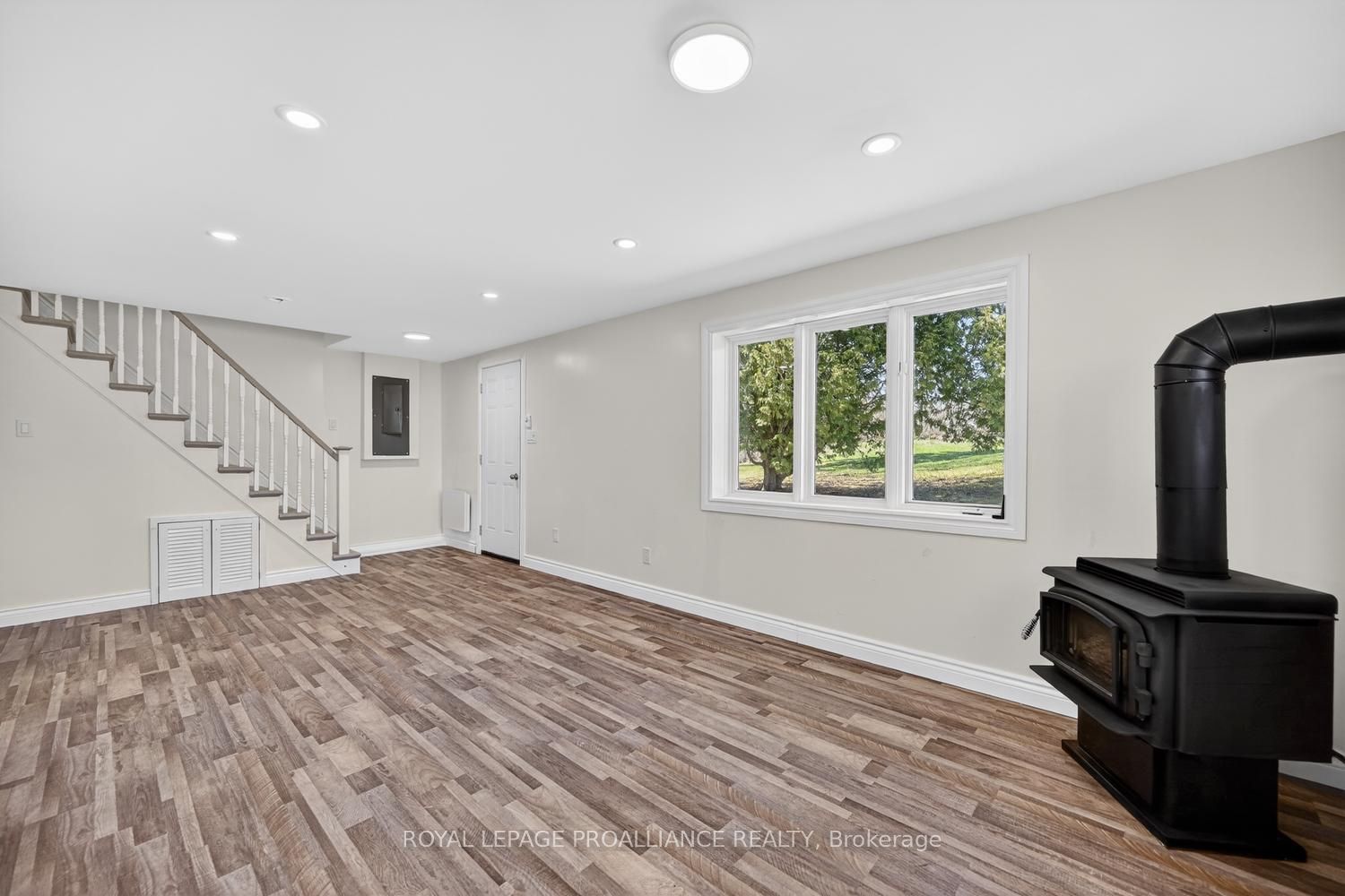 13 King Street Property Photo 32