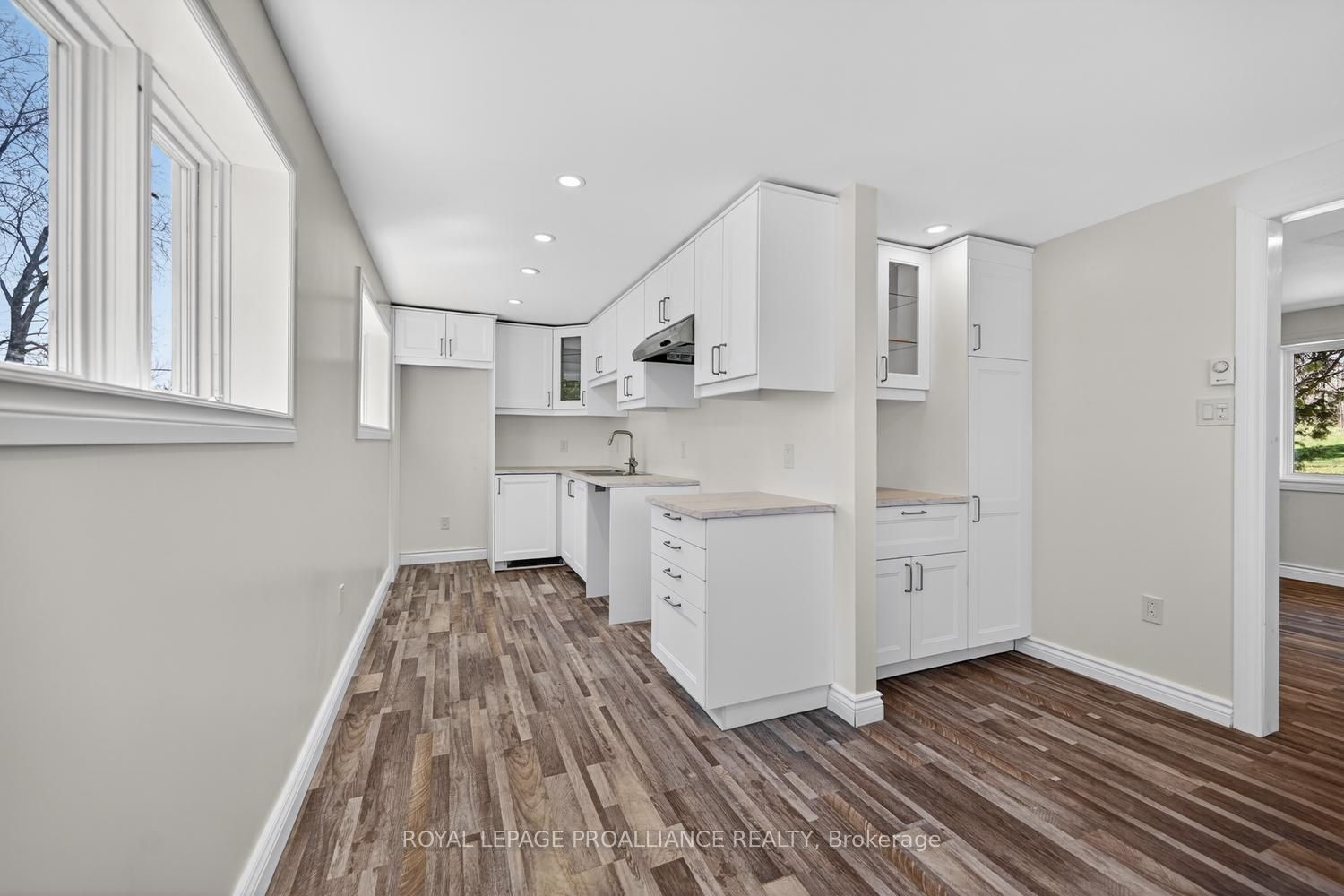 13 King Street Property Photo 35