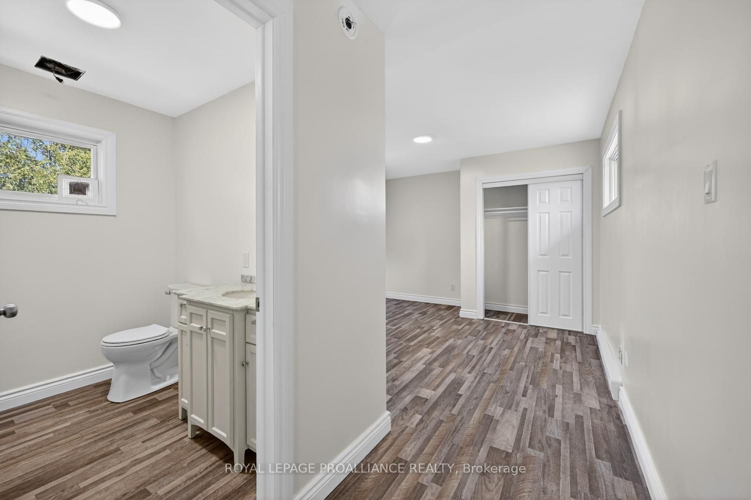13 King Street Property Photo 38