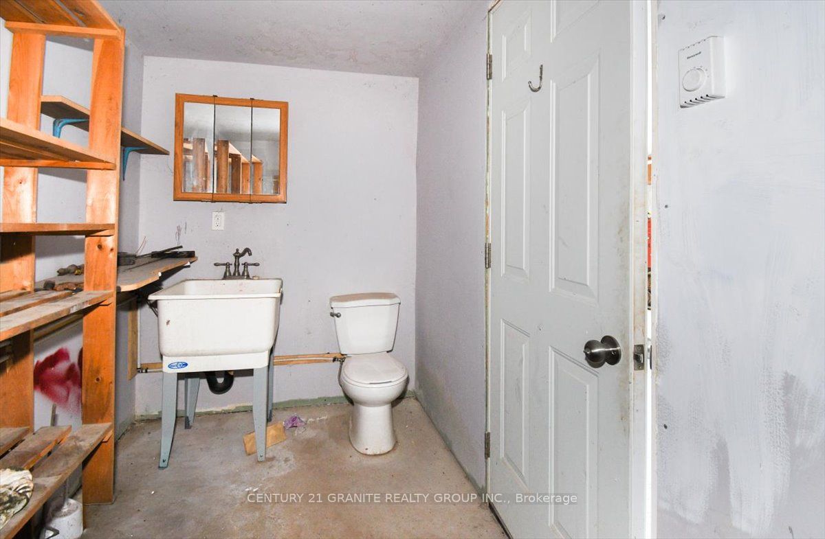 1725 Loop Road Property Photo 9