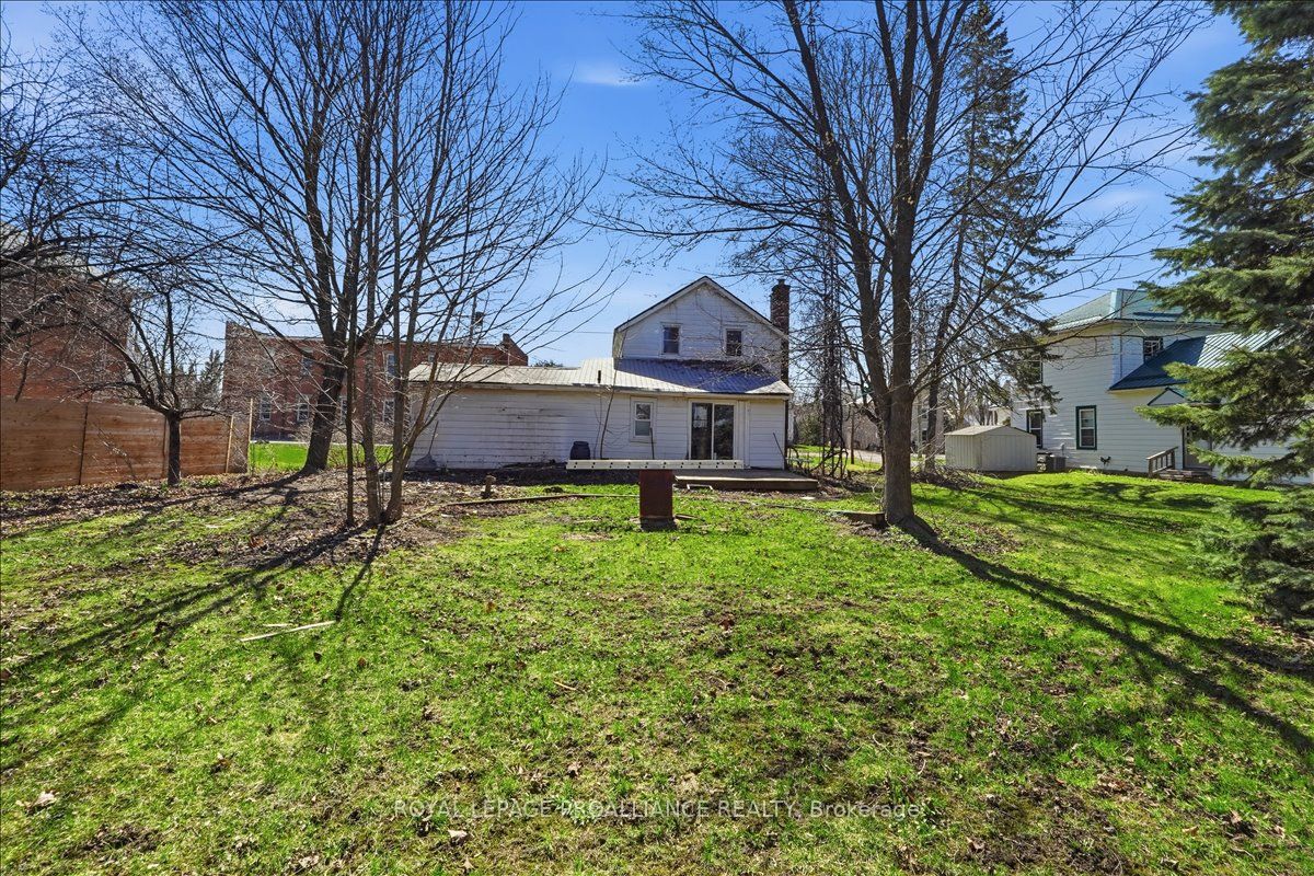 211 Colborne Street Property Photo 33