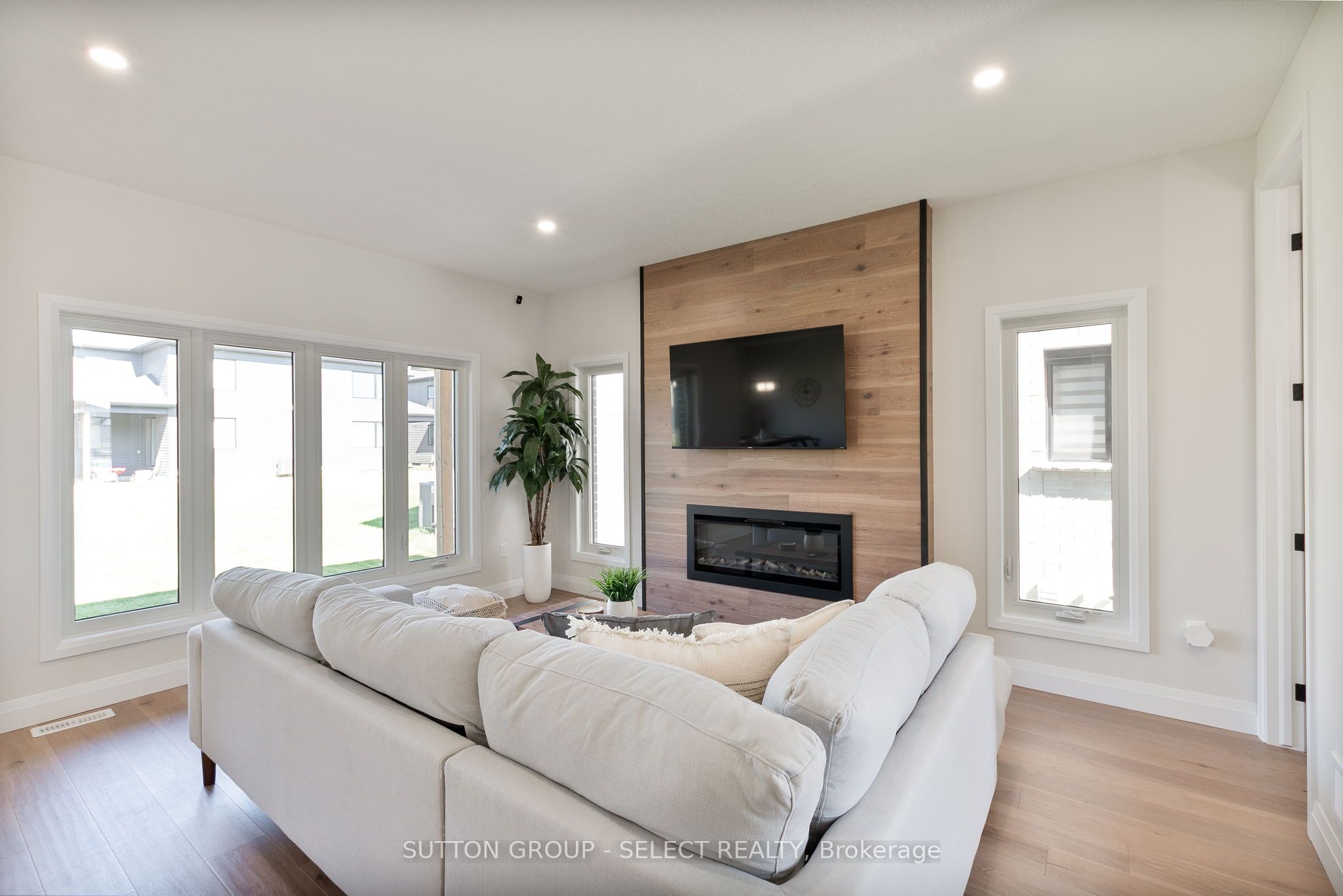 6366 Heathwoods Avenue Property Photo 6