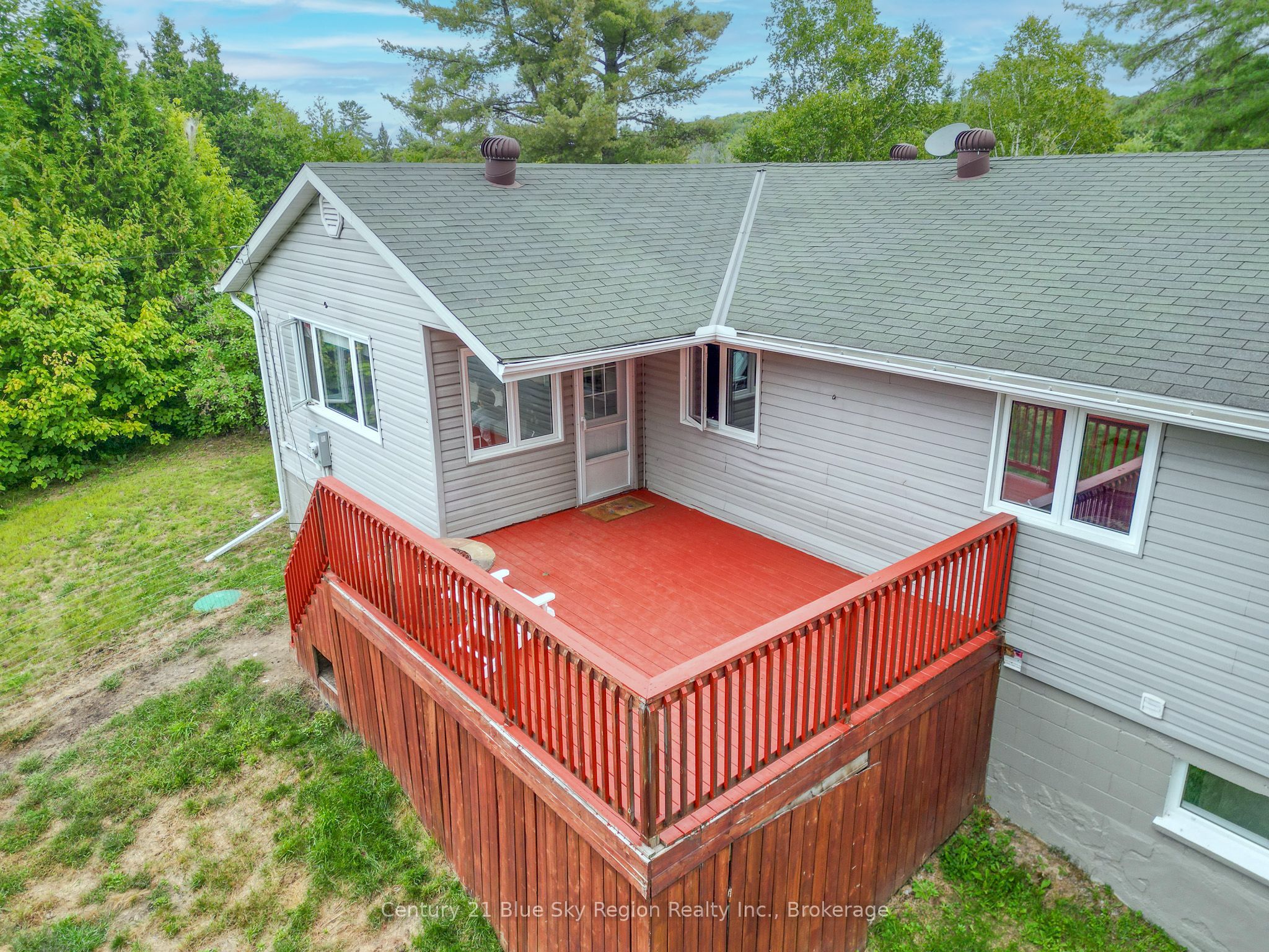 525 Maple Road Property Photo 3