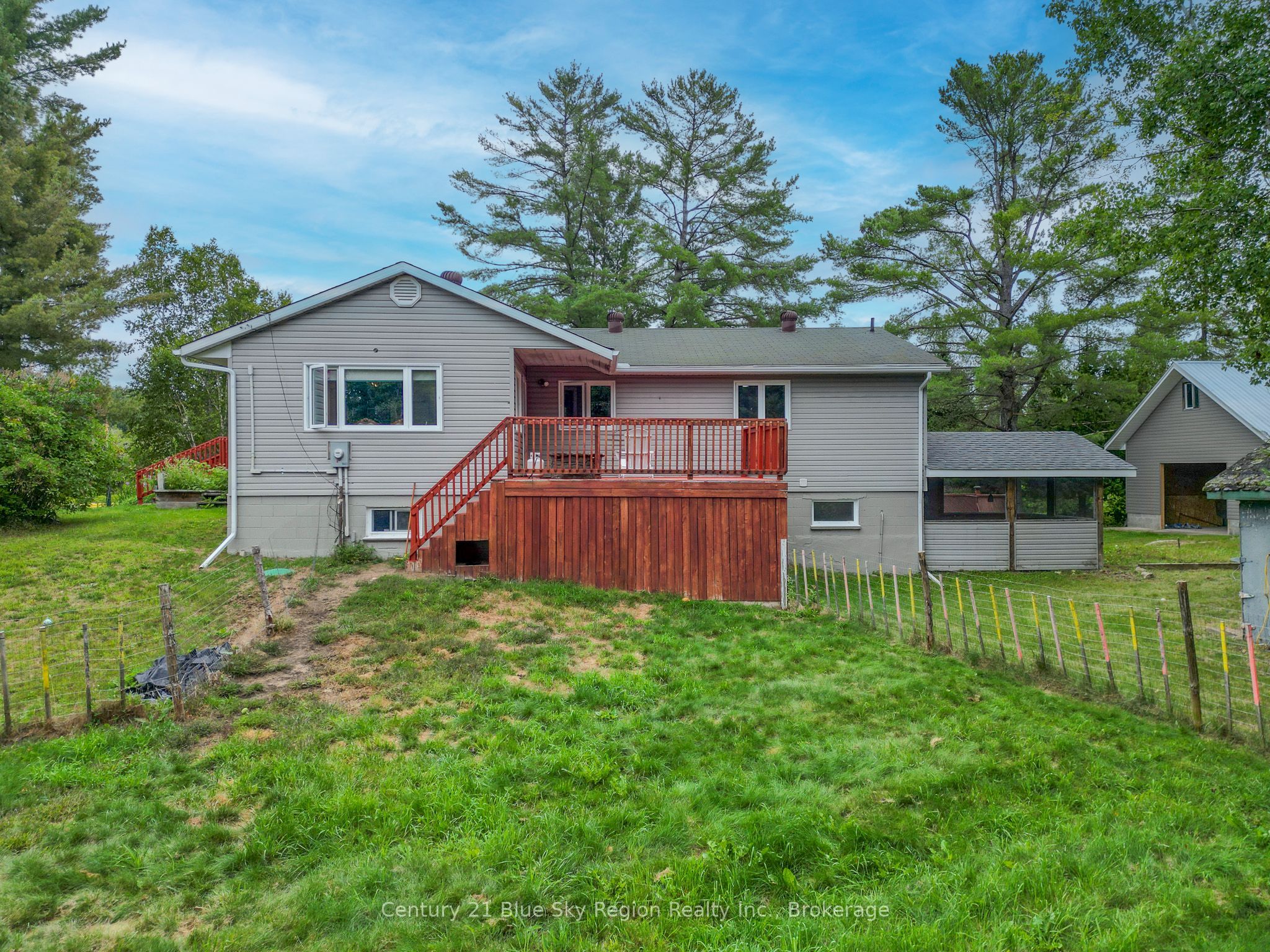 525 Maple Road Property Photo 6