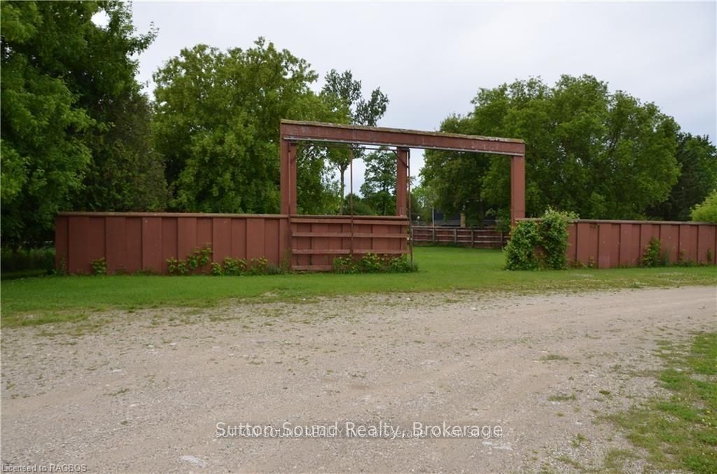 402432 Grey Road 4 Property Photo 3