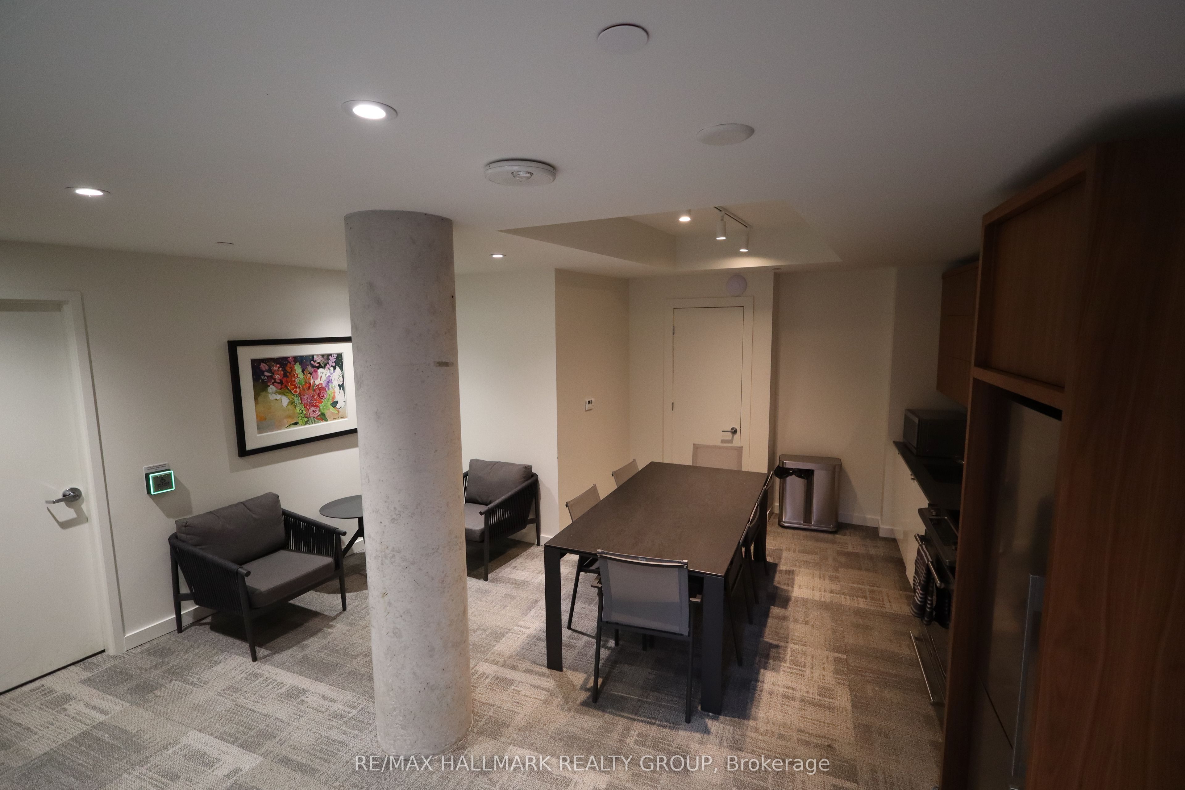 135 Barrette Street 607 Property Photo 25