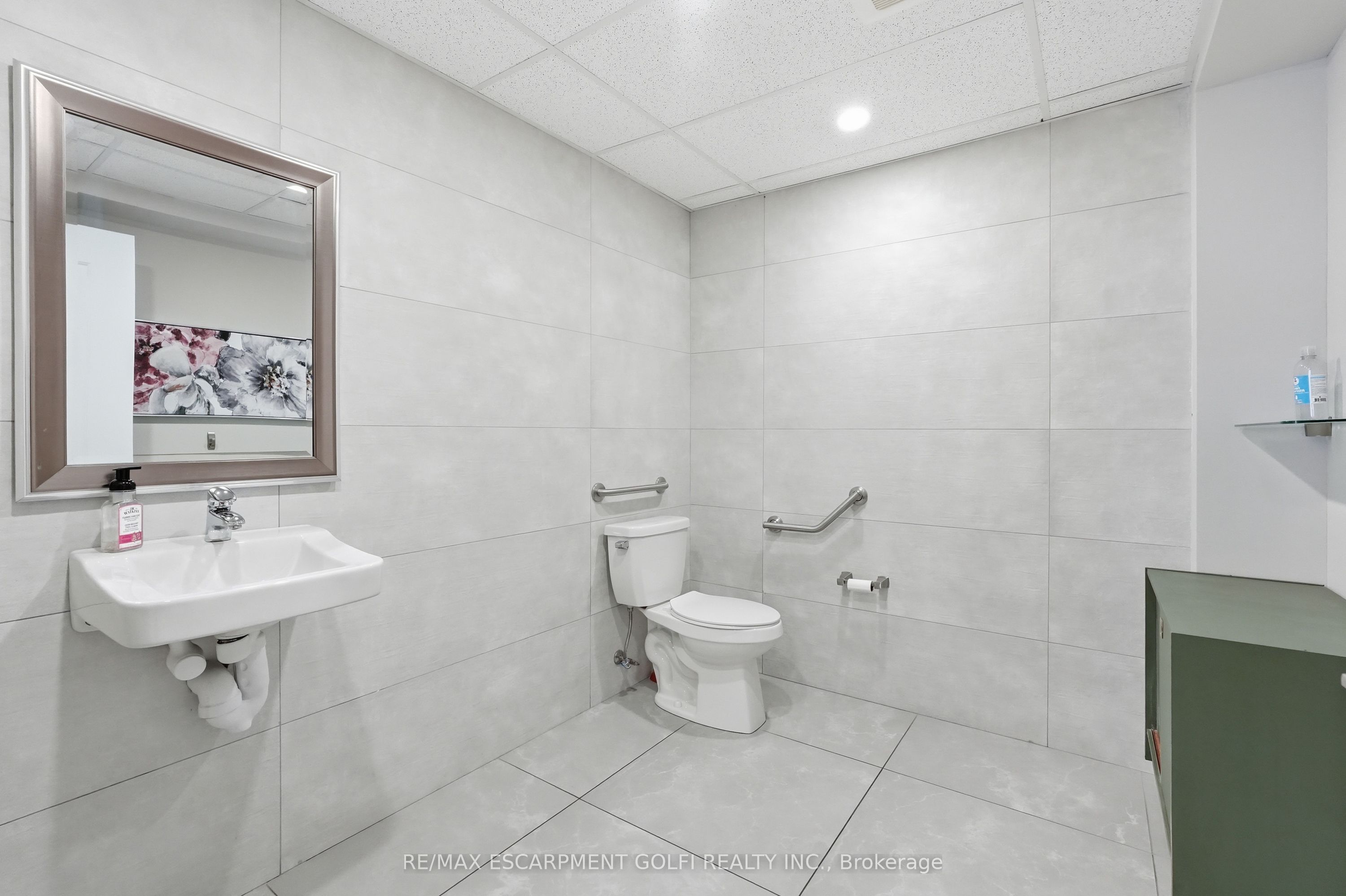 19 King Street W Property Photo 16