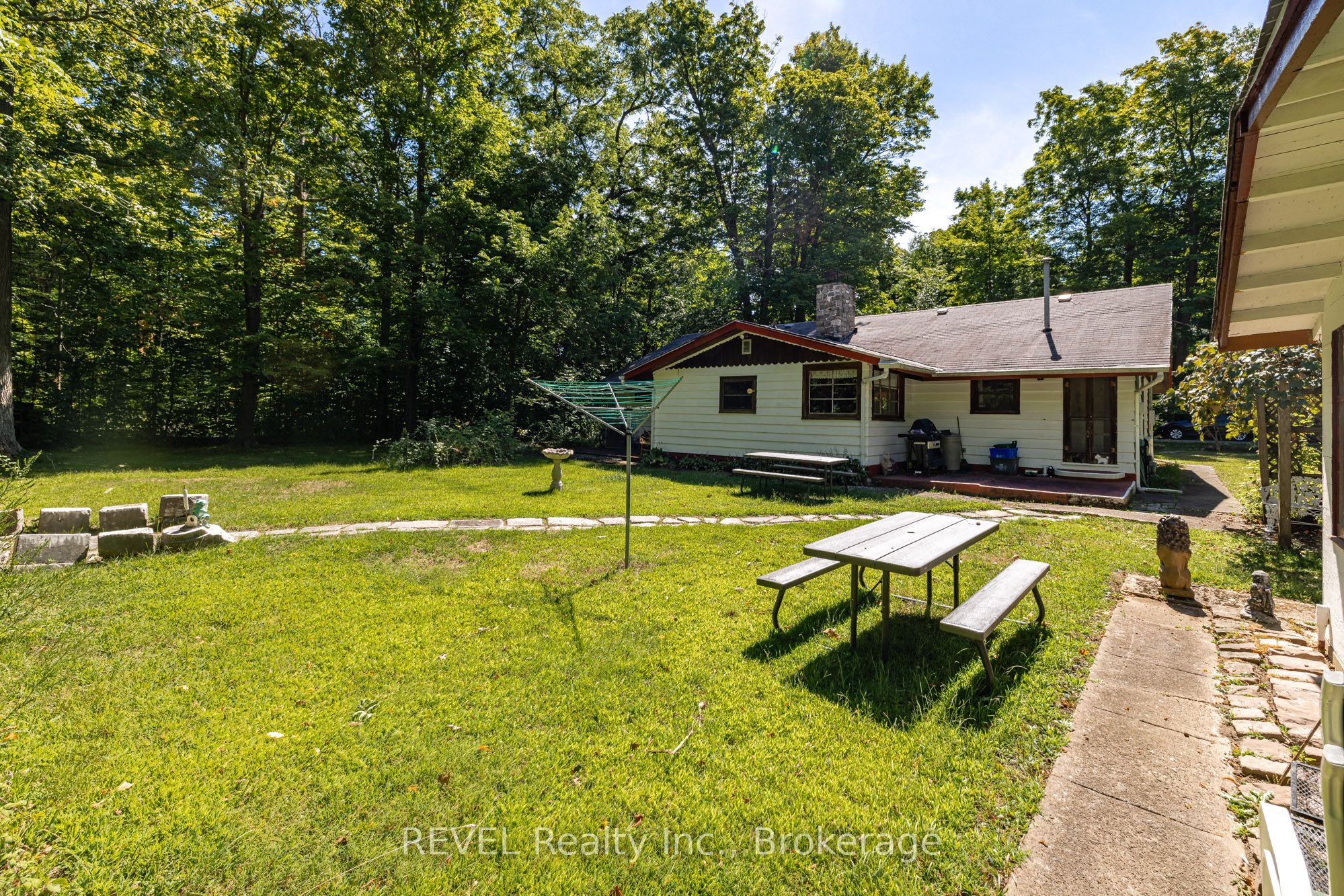 3052 Maple Avenue Property Photo 4