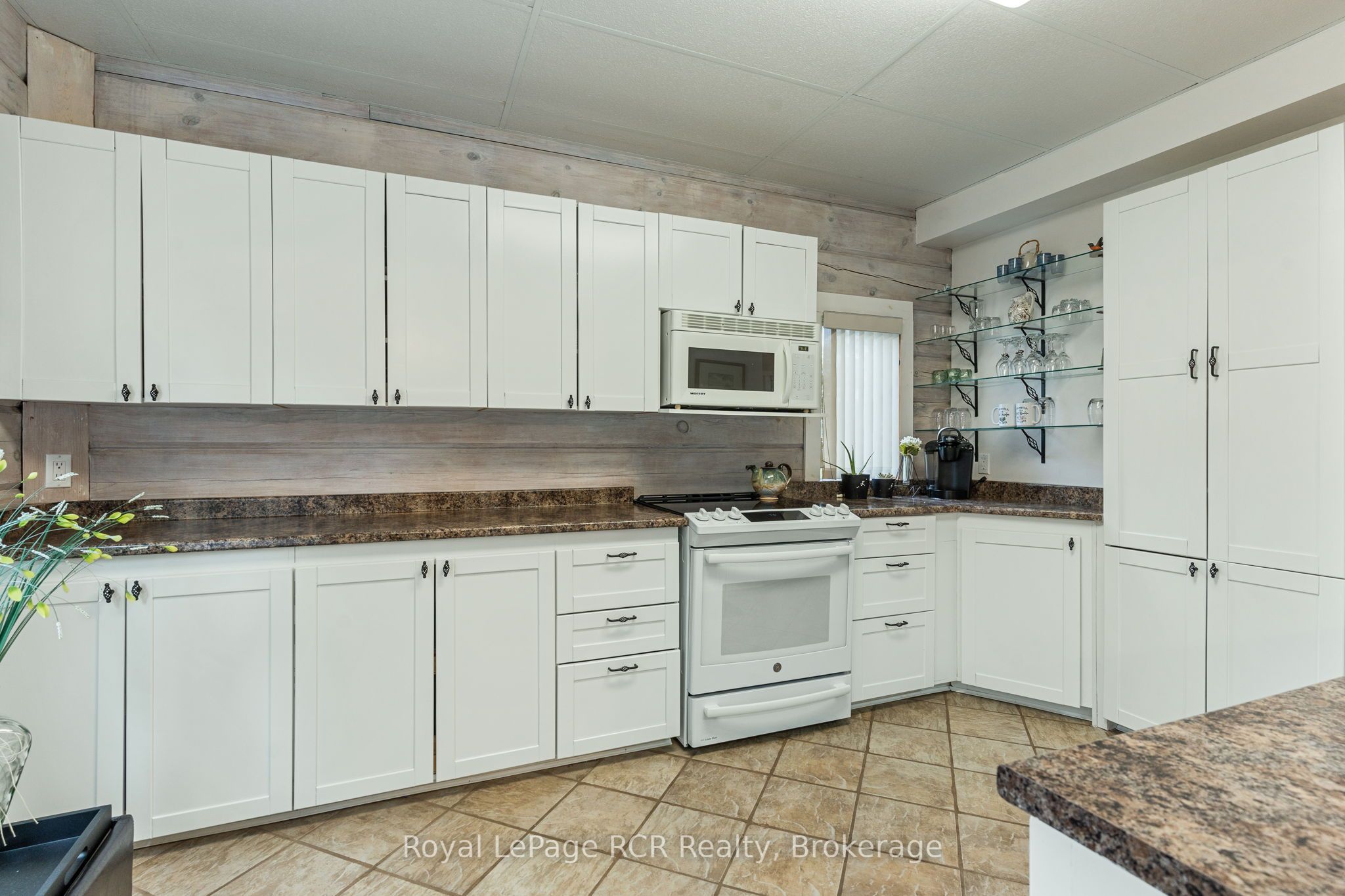 183 Lakeshore Road Property Photo 6