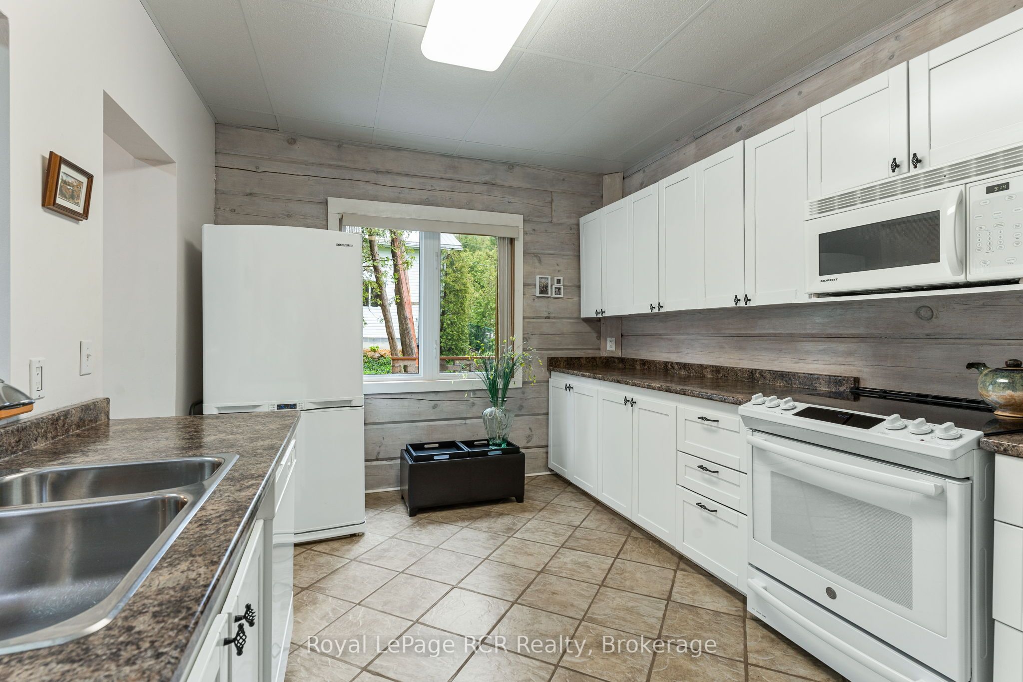 183 Lakeshore Road Property Photo 8