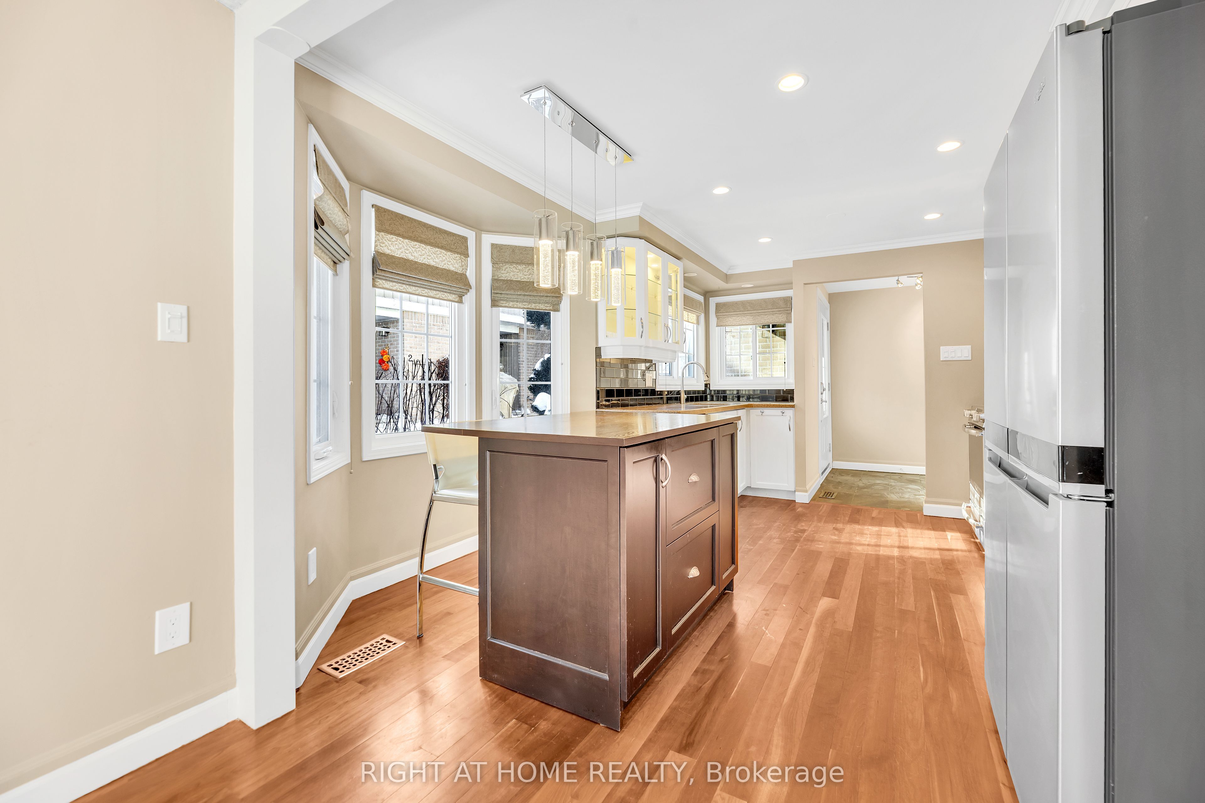 104 Woodlawn Road E 3 Property Photo 8