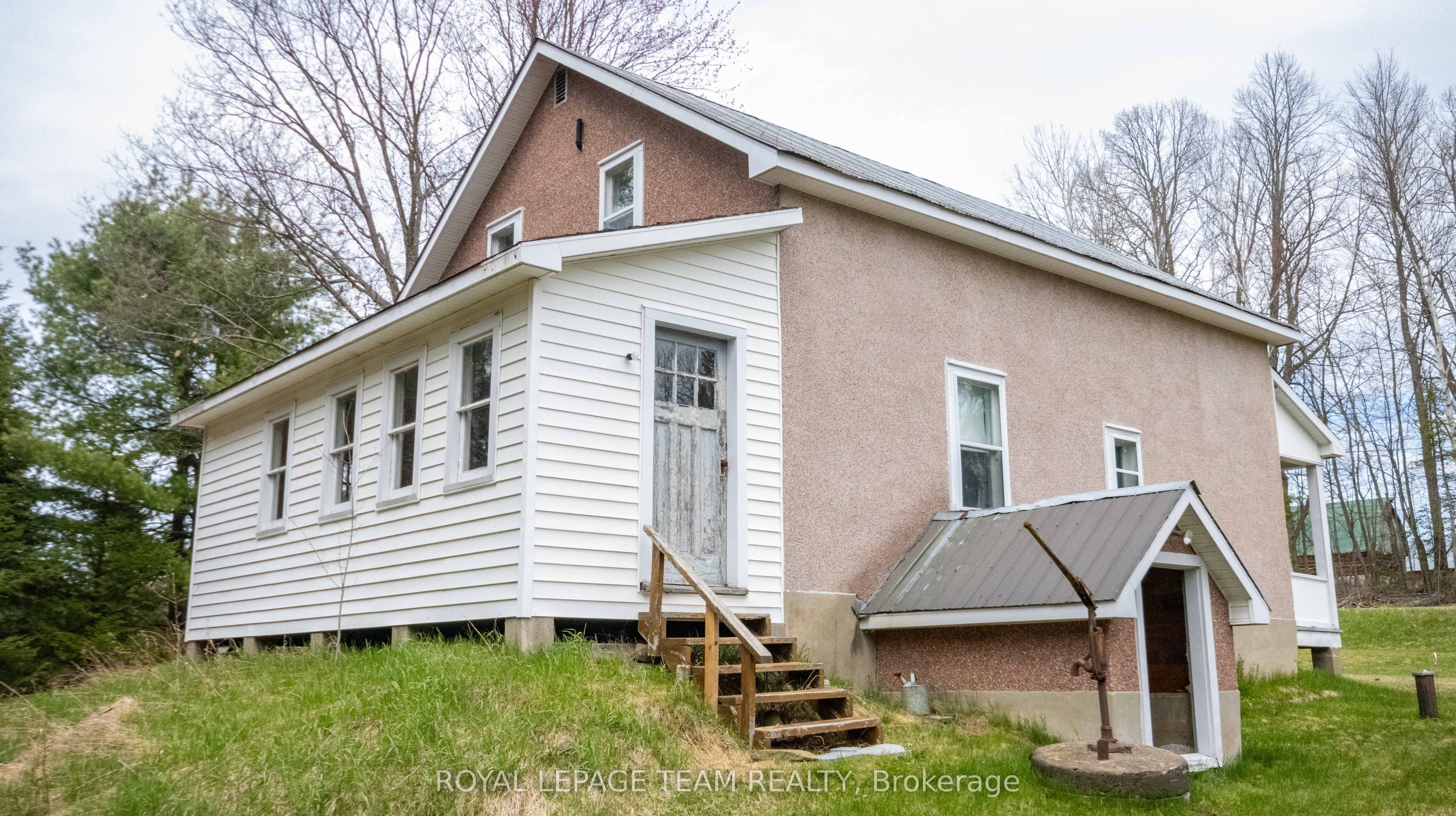 963 Wilno South Road S Property Photo 4