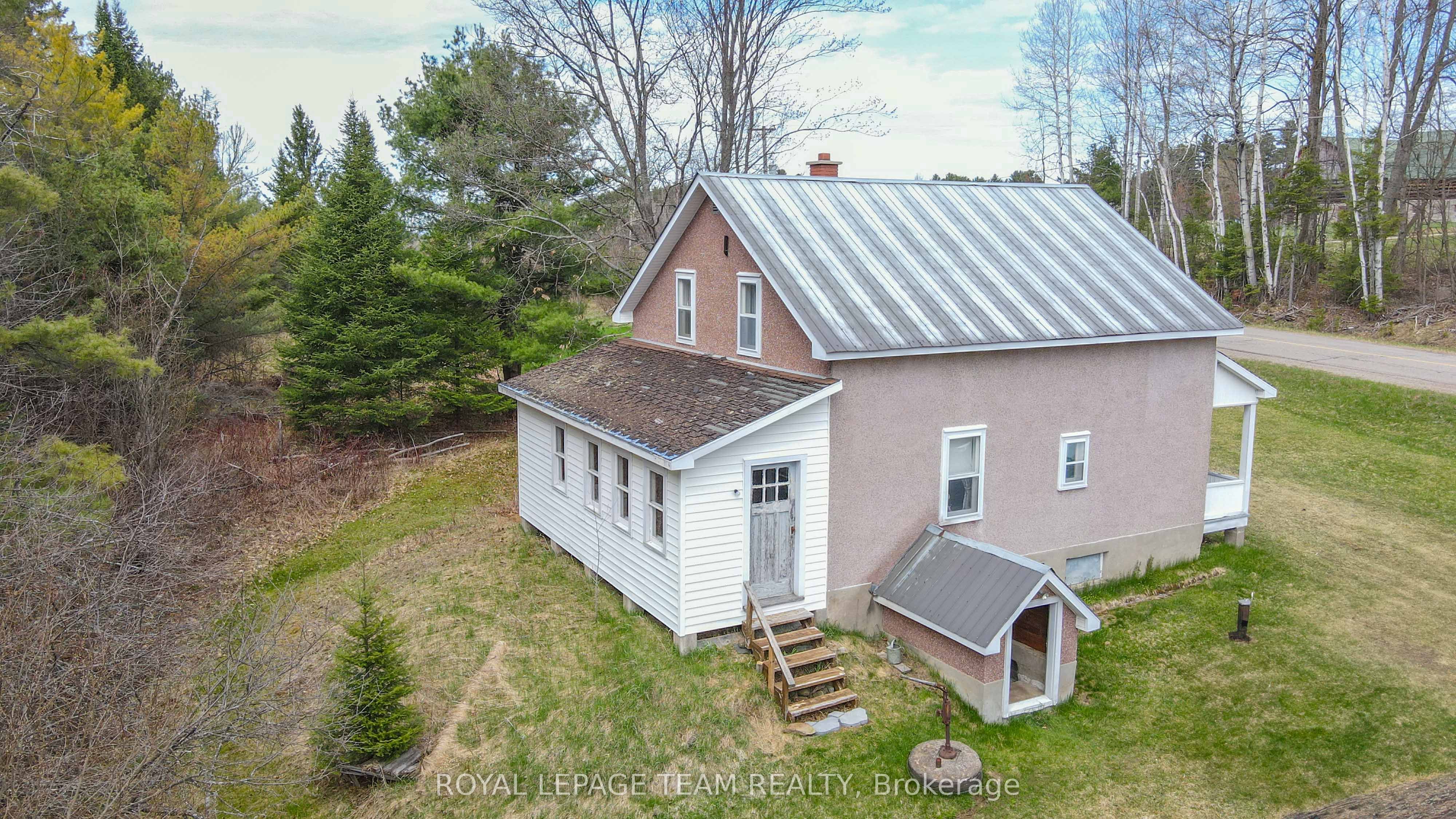 963 Wilno South Road S Property Photo 29