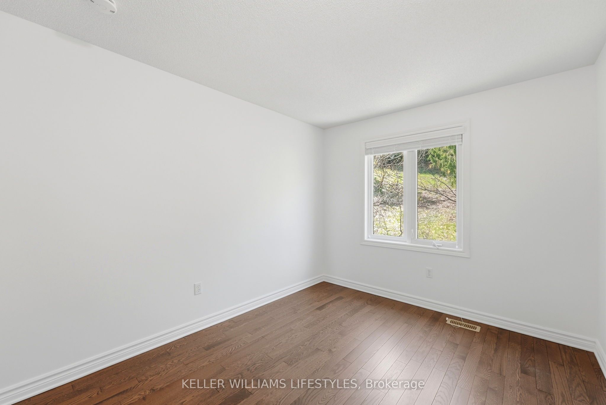 270 North Centre Road 16 Property Photo 25