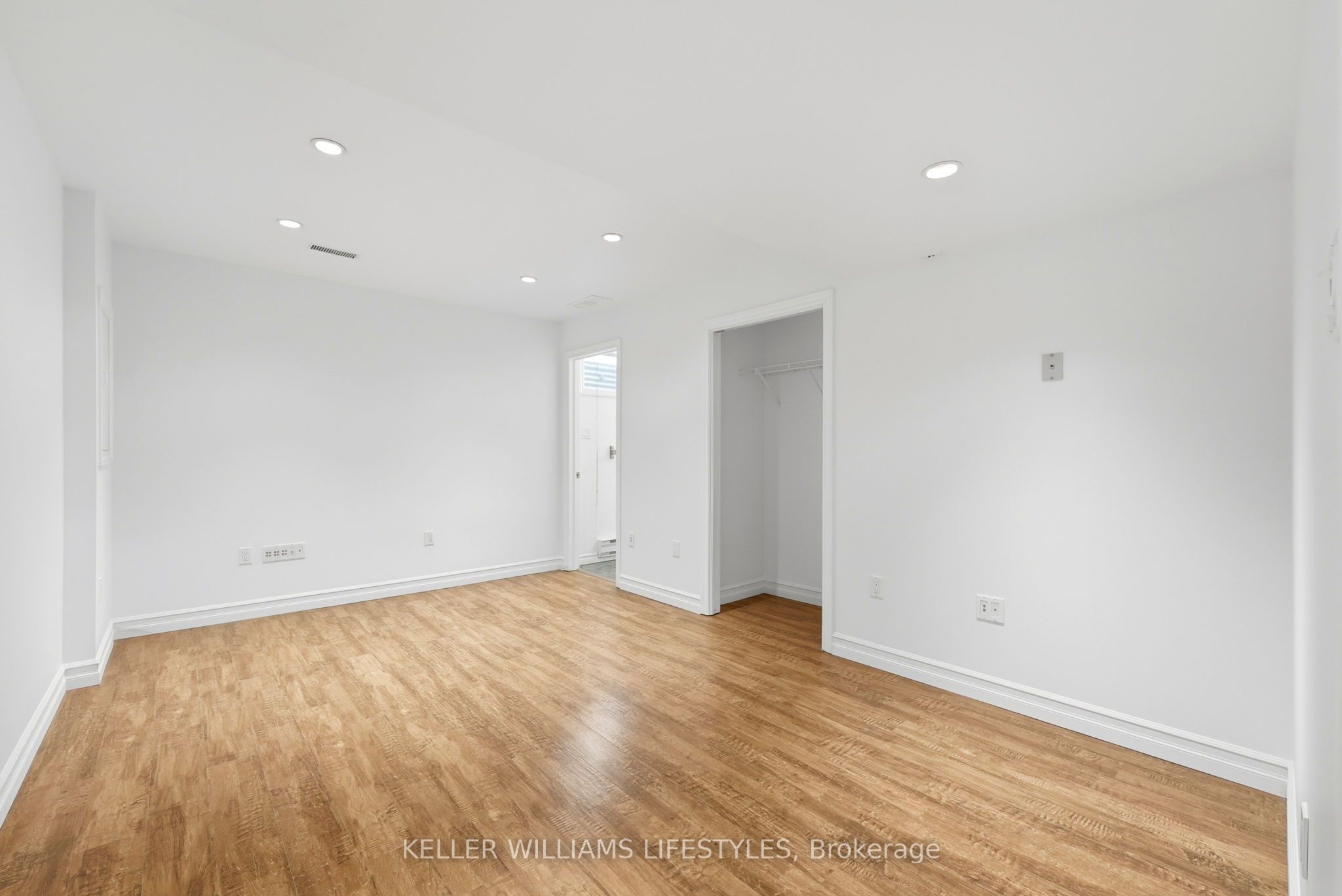 270 North Centre Road 16 Property Photo 26