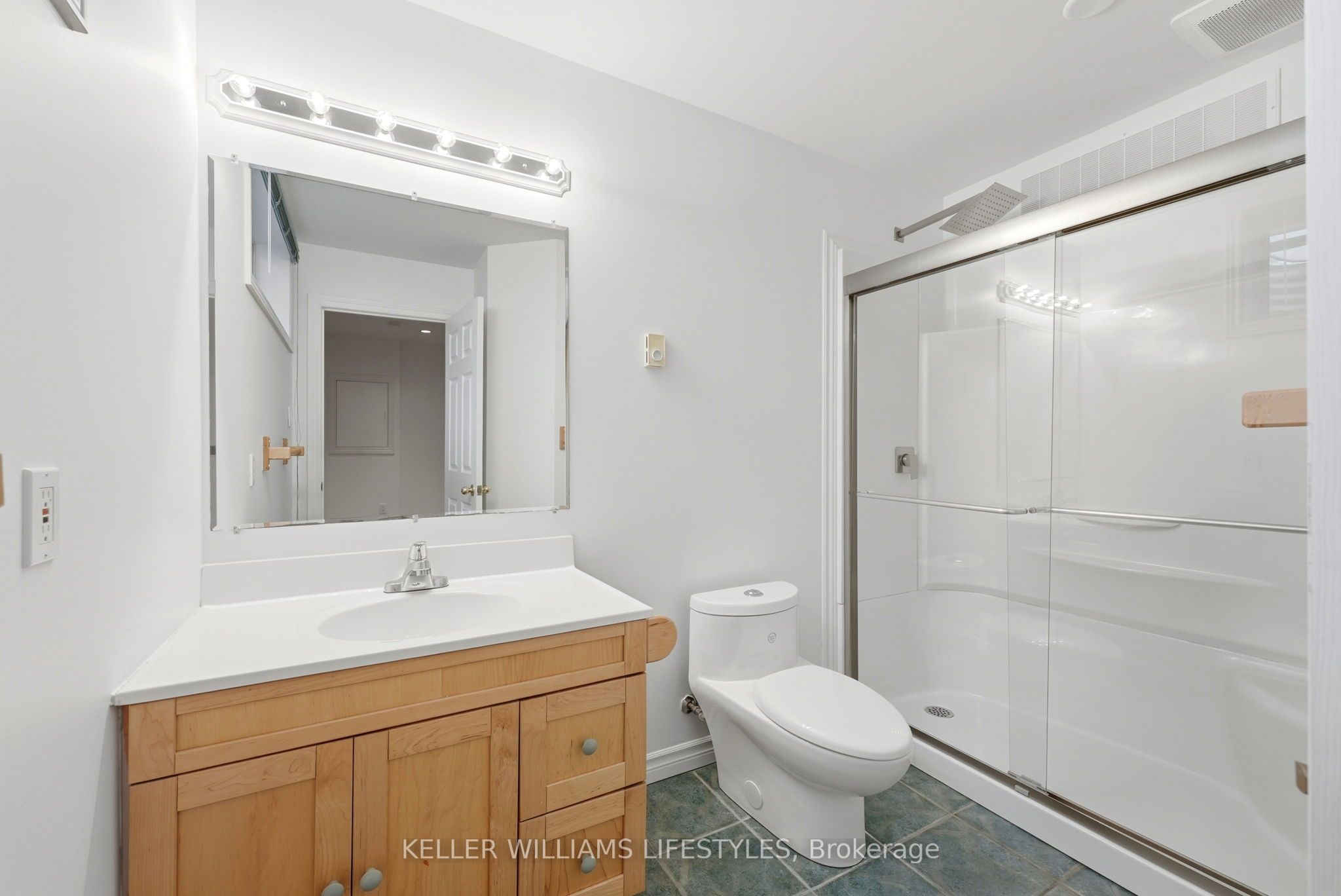 270 North Centre Road 16 Property Photo 28