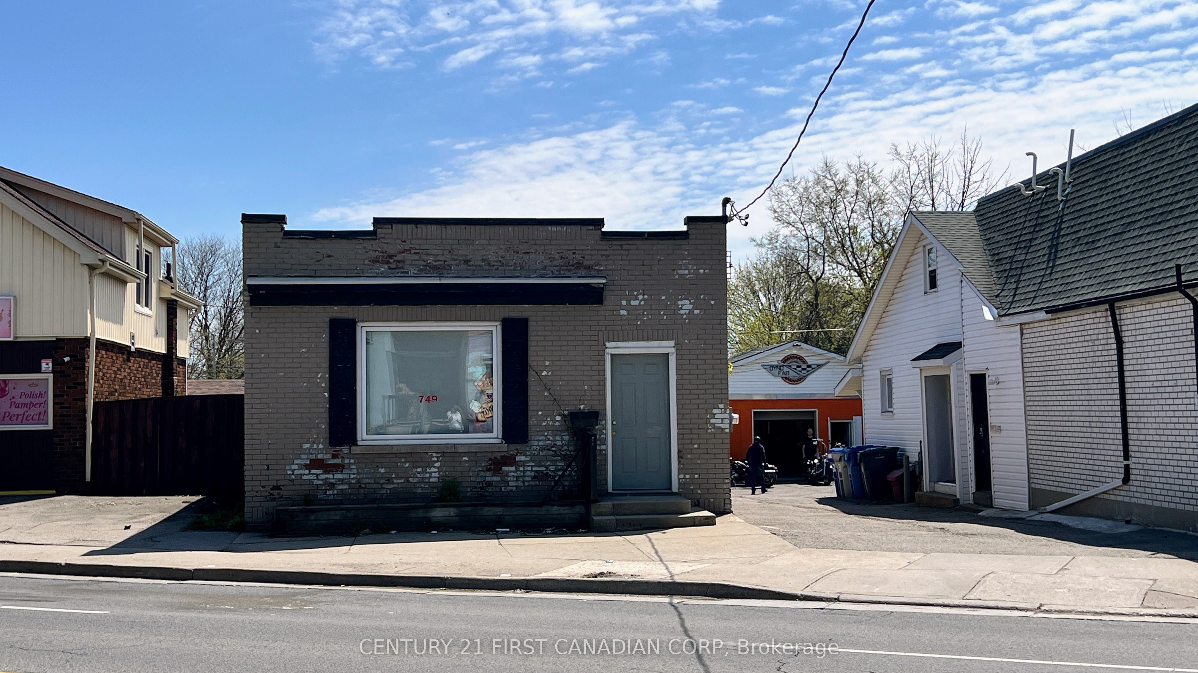 745 & 749 Hamilton Road Property Photo 3