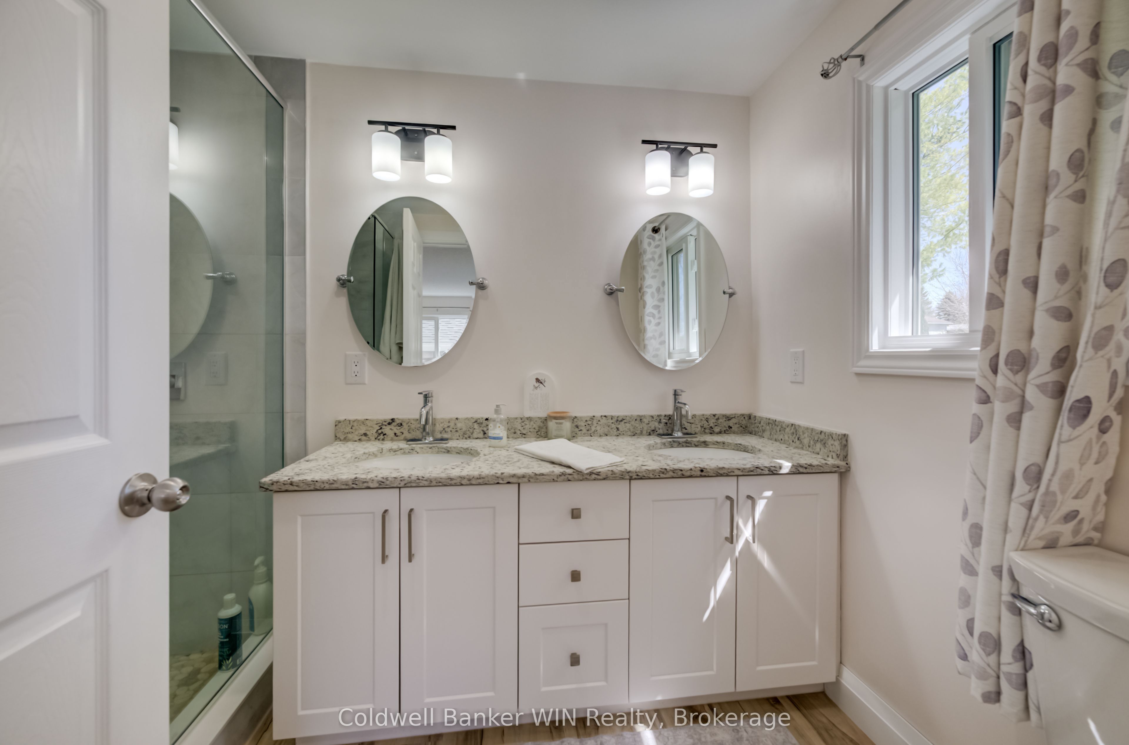 58 2nd Avenue Property Photo 14