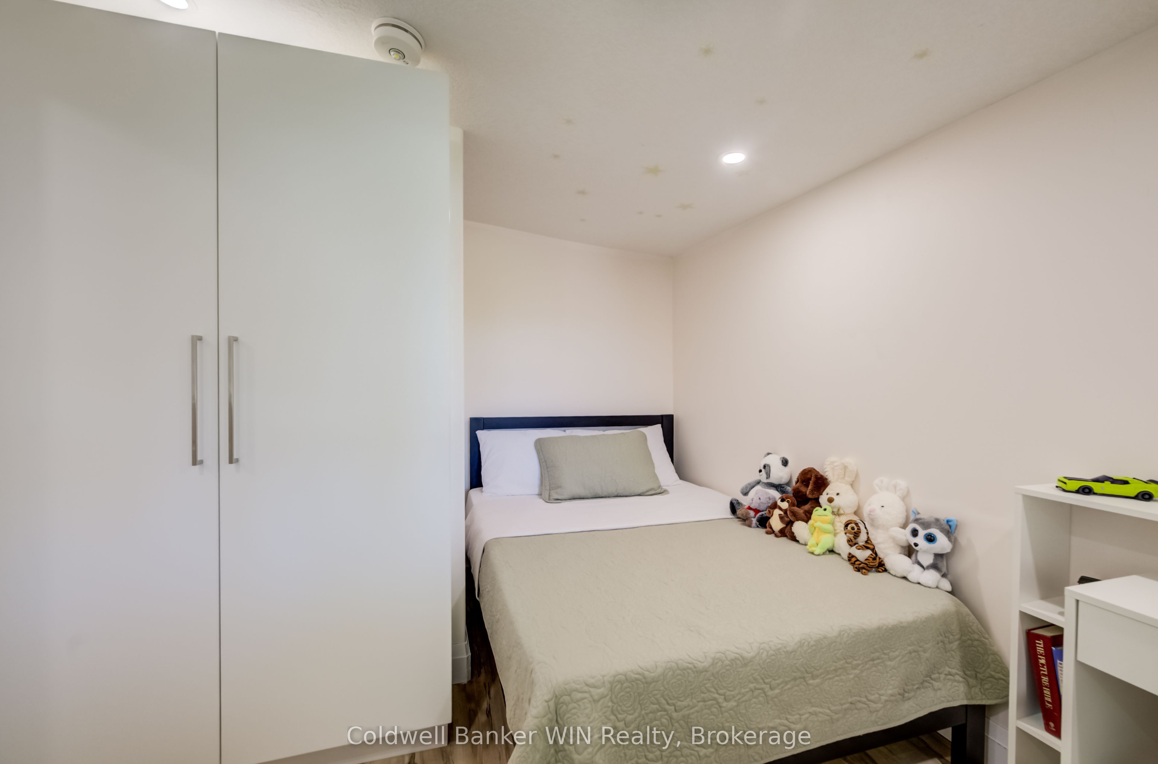 58 2nd Avenue Property Photo 18