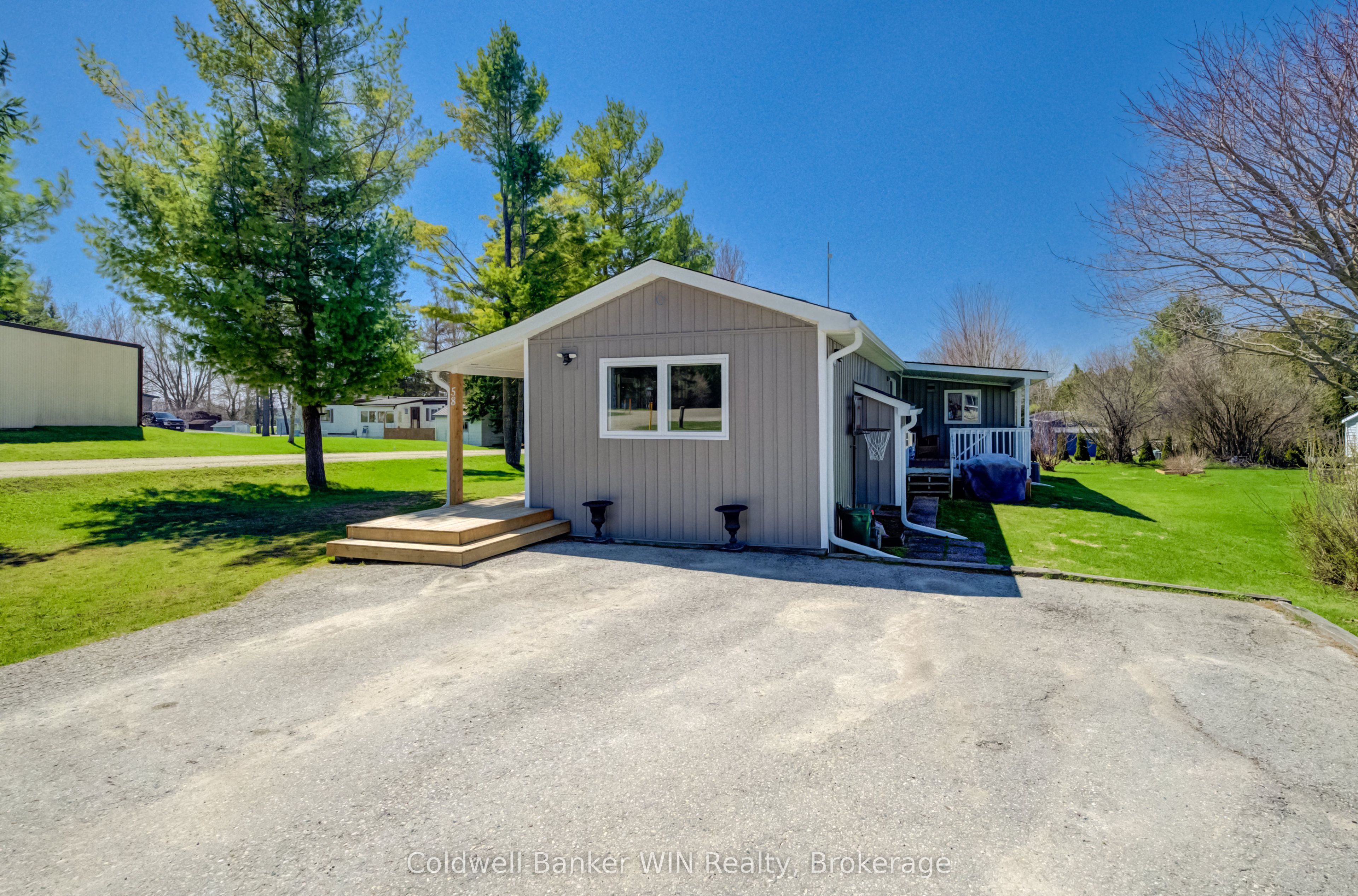 58 2nd Avenue Property Photo 24
