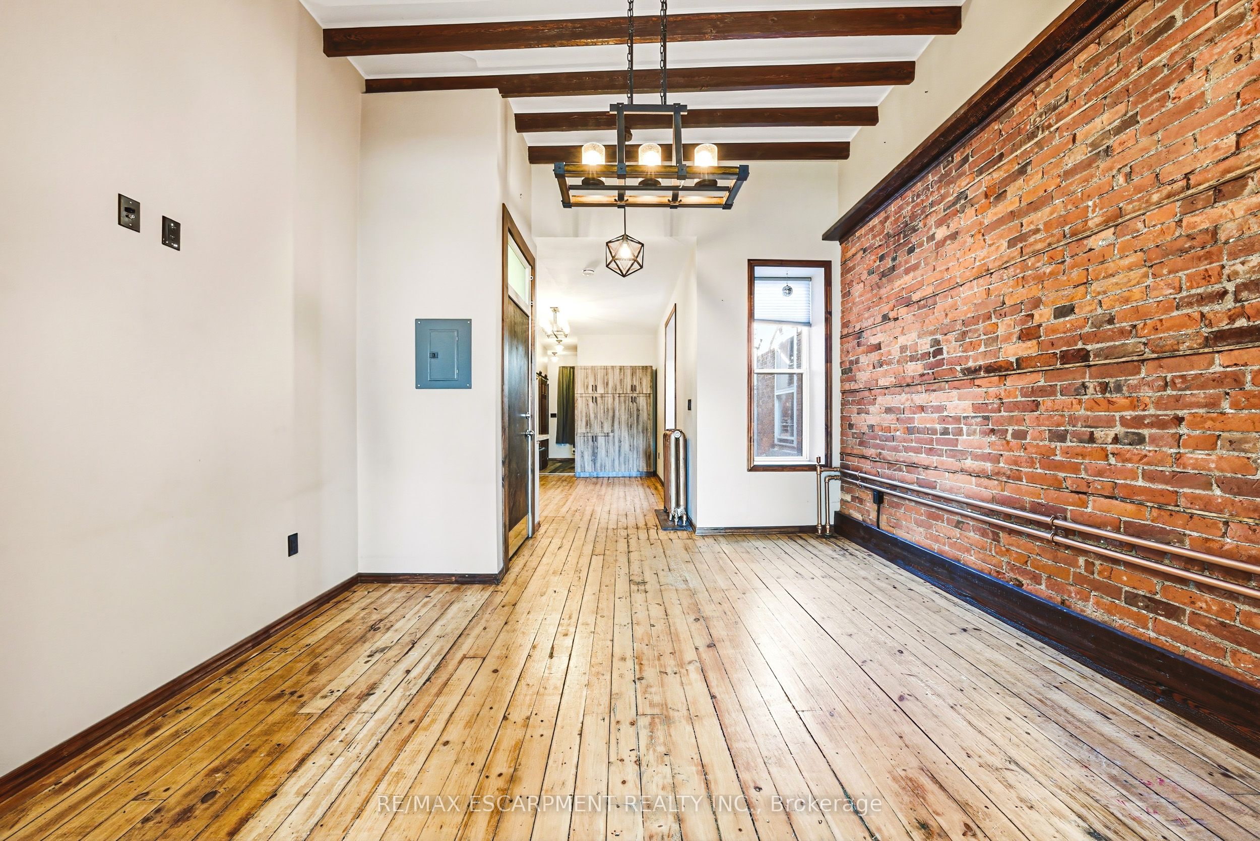 593-595 King Street E Property Photo 35
