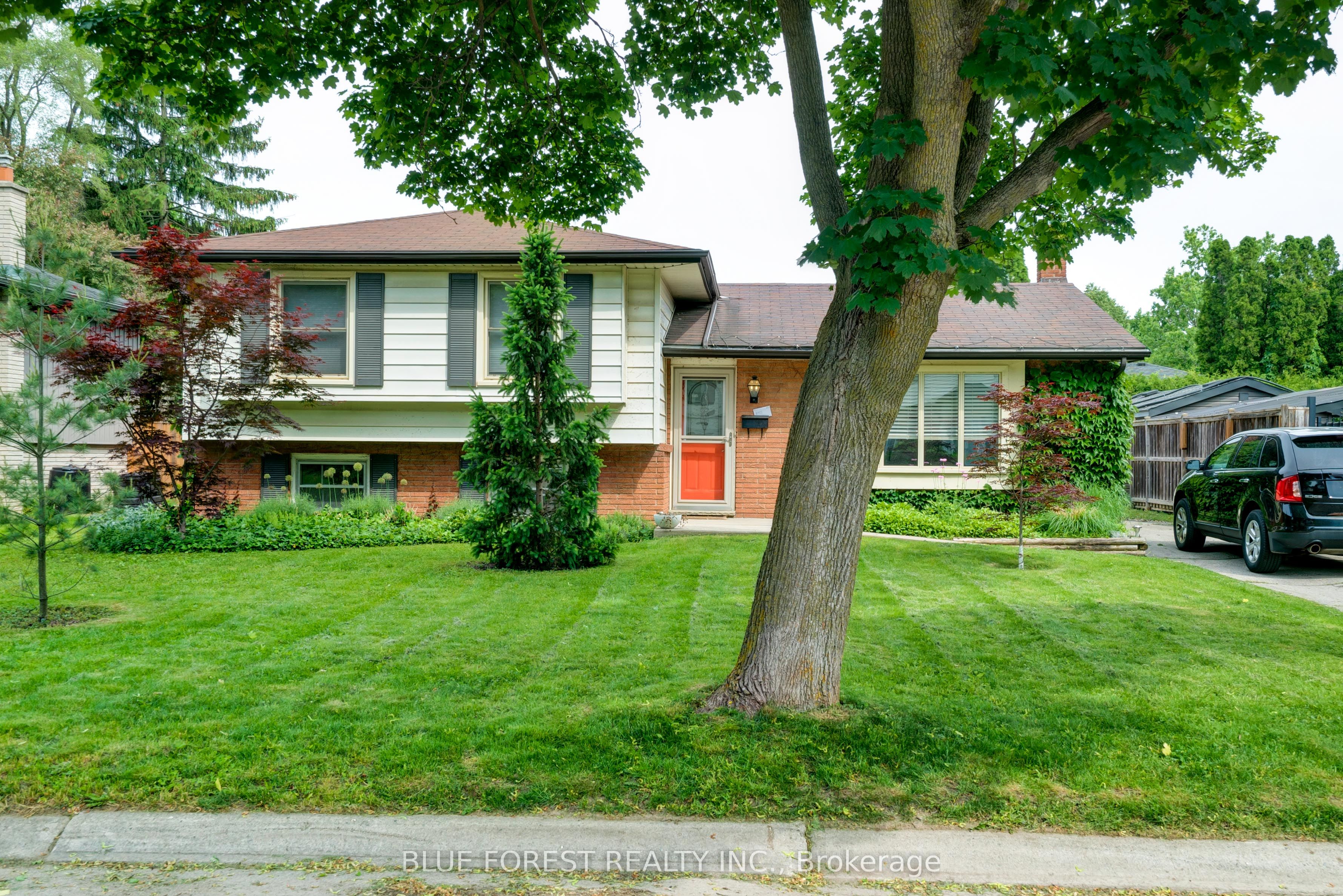 62 GLENBURNIE Crescent Property Photo 1