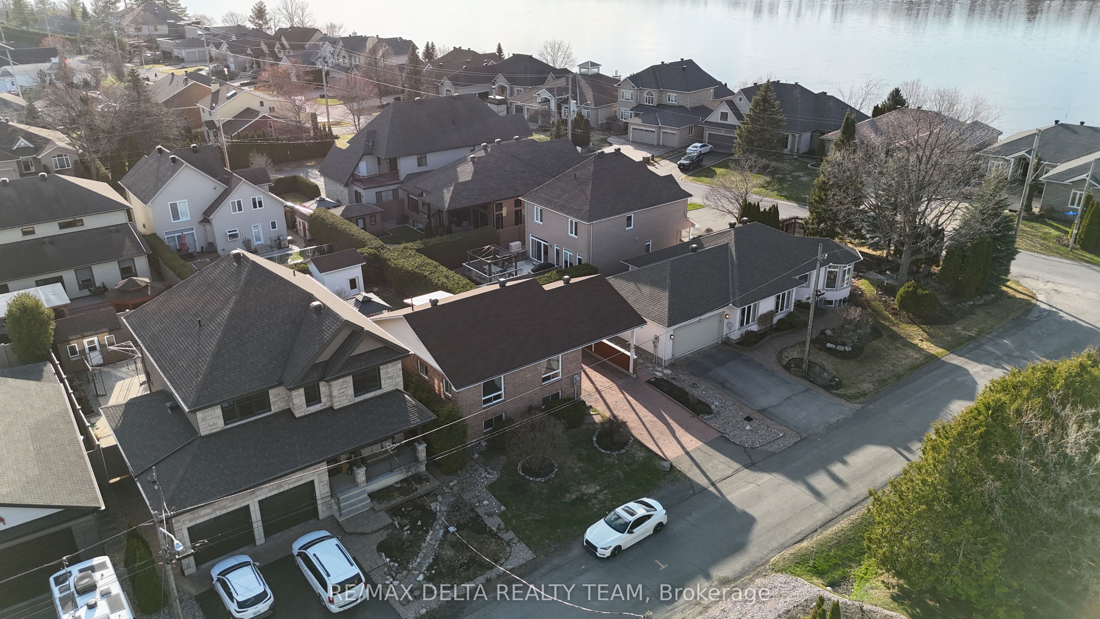 892 Beauchamp Avenue Property Photo 3