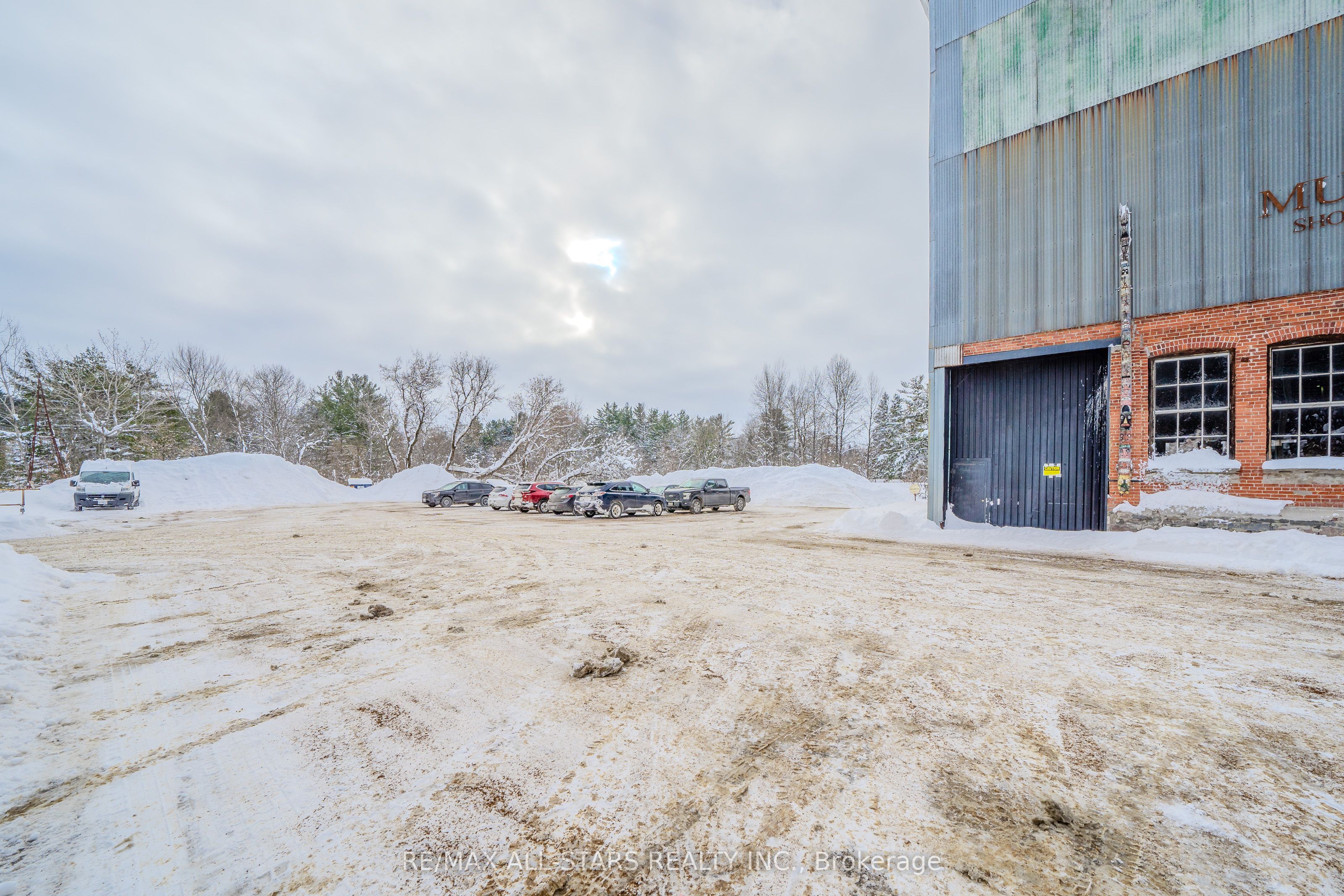 101 Entrance Drive Property Photo 20