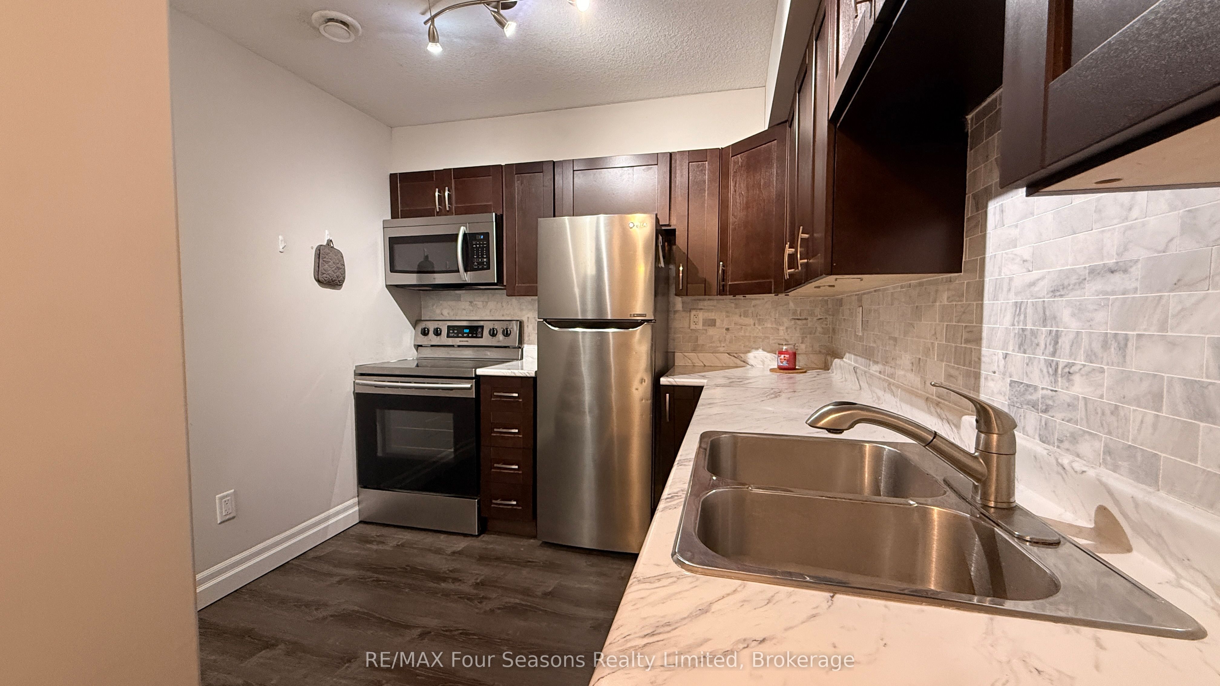 399 Devonshire Road Property Photo 27