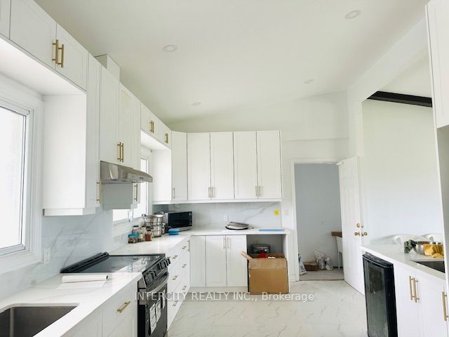 450 Queenston Road Property Photo 6
