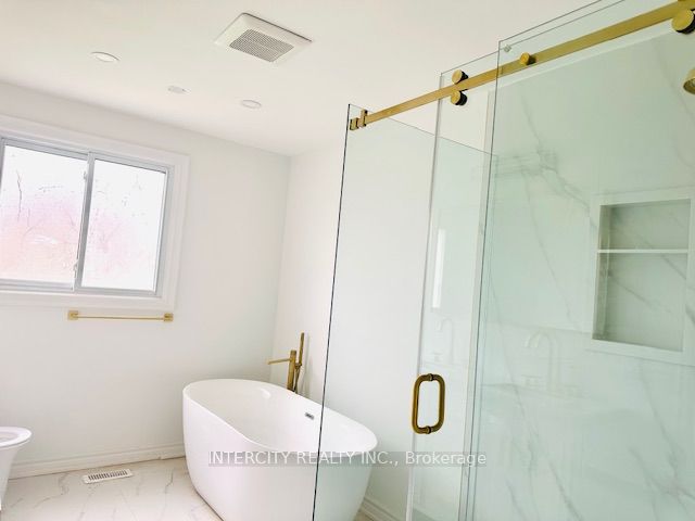 450 Queenston Road Property Photo 8