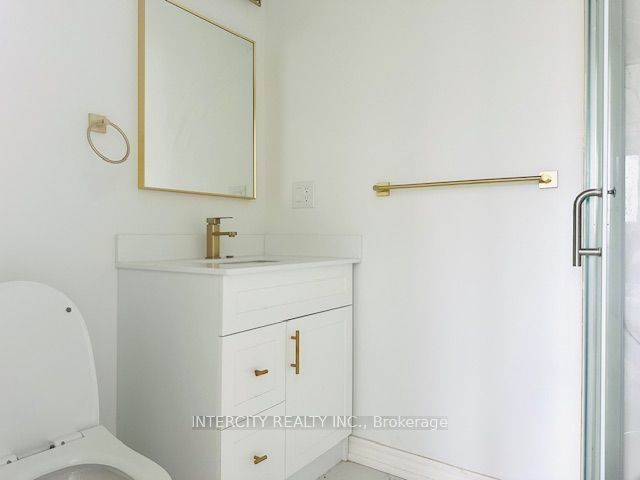 450 Queenston Road Property Photo 10
