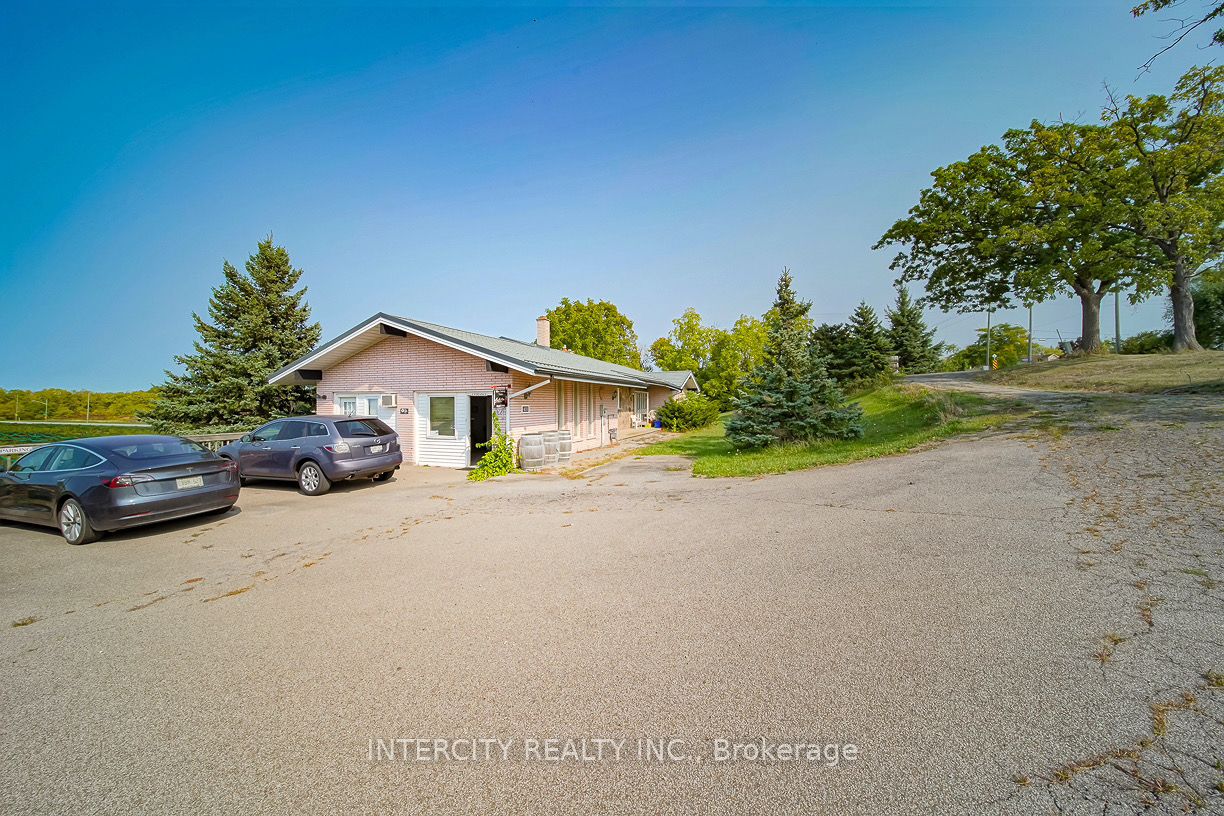 450 Queenston Road Property Photo 16