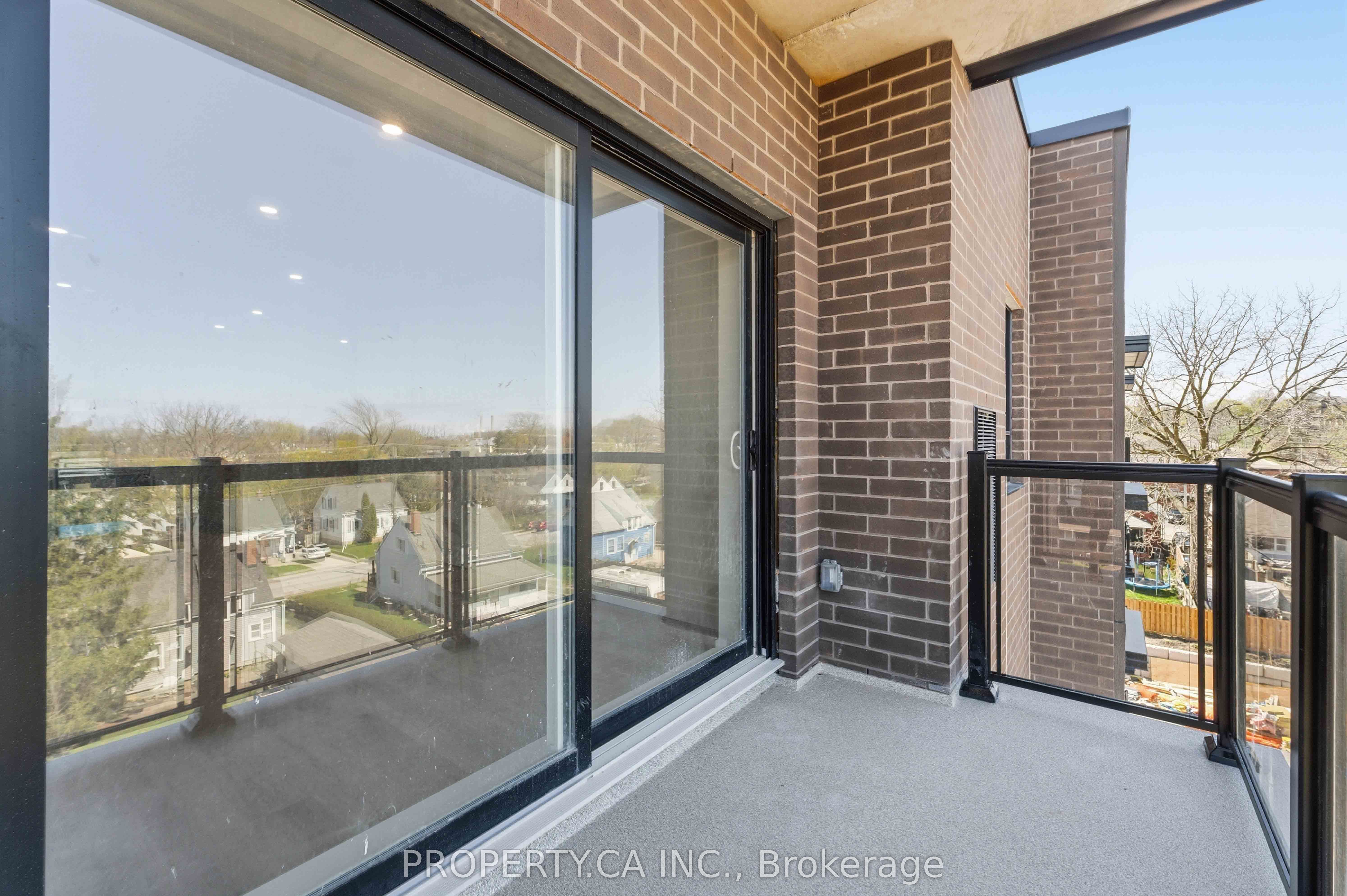 8 Hutt Lane 203 Property Photo 3