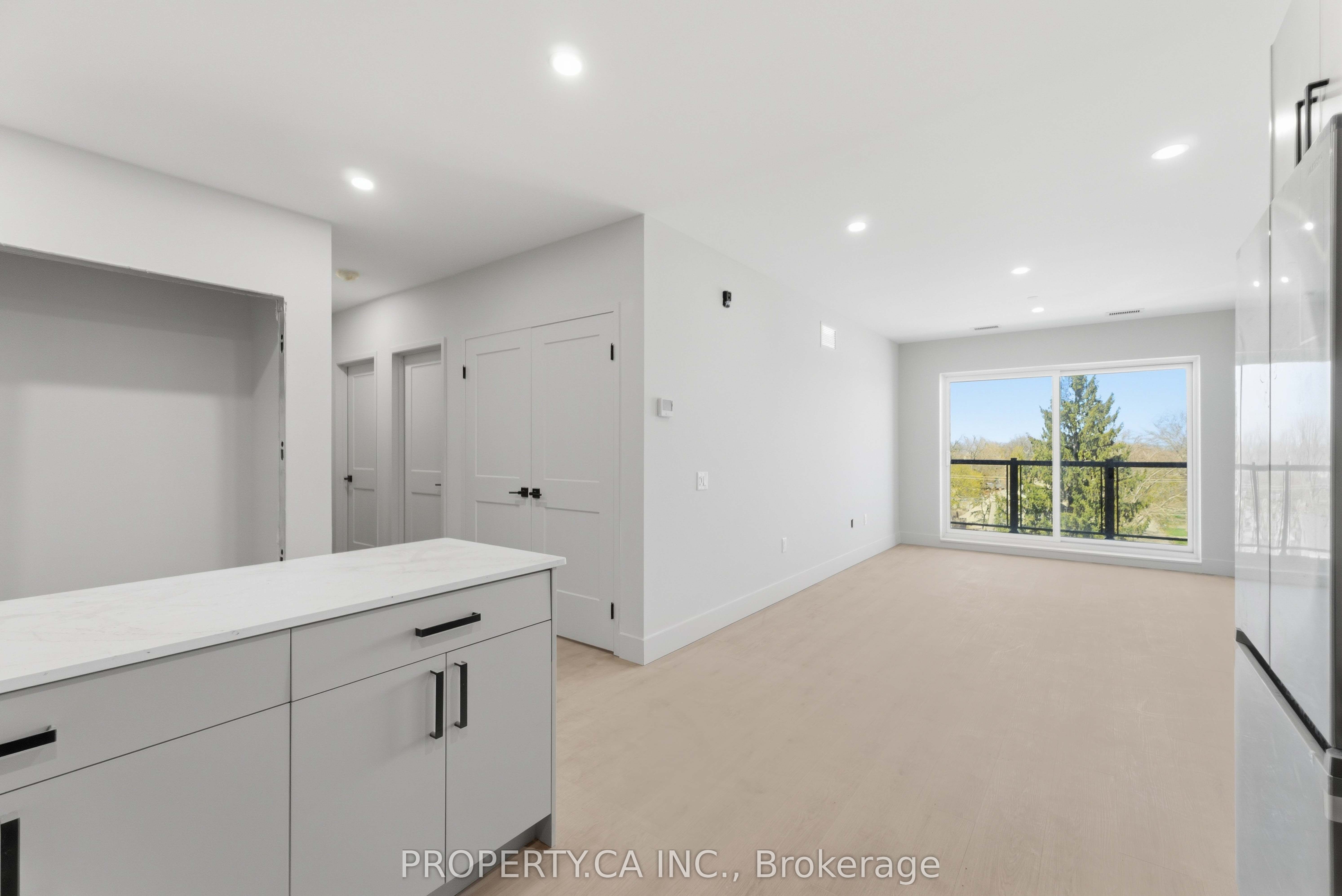 8 Hutt Lane 203 Property Photo 6