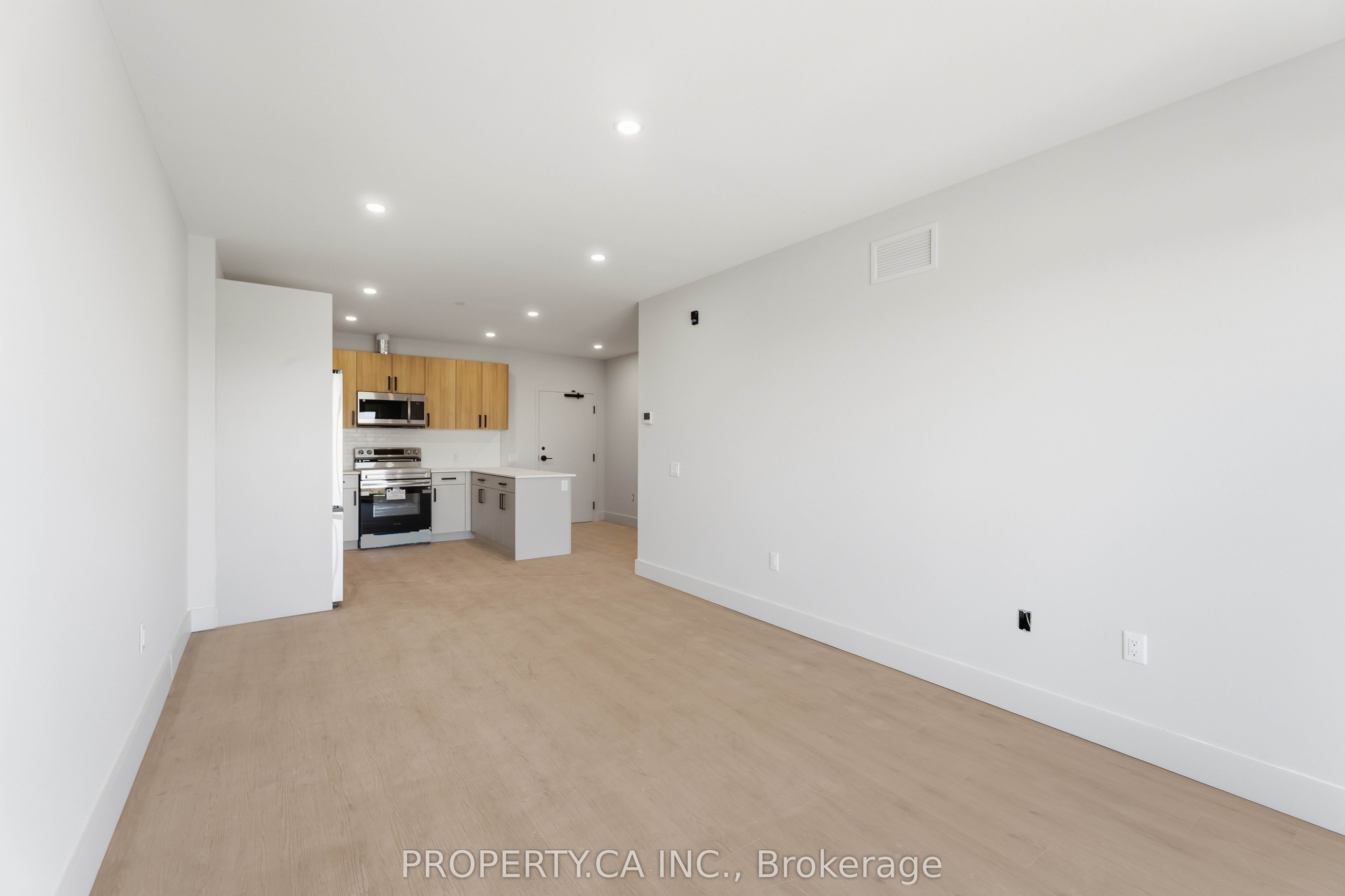 8 Hutt Lane 203 Property Photo 10