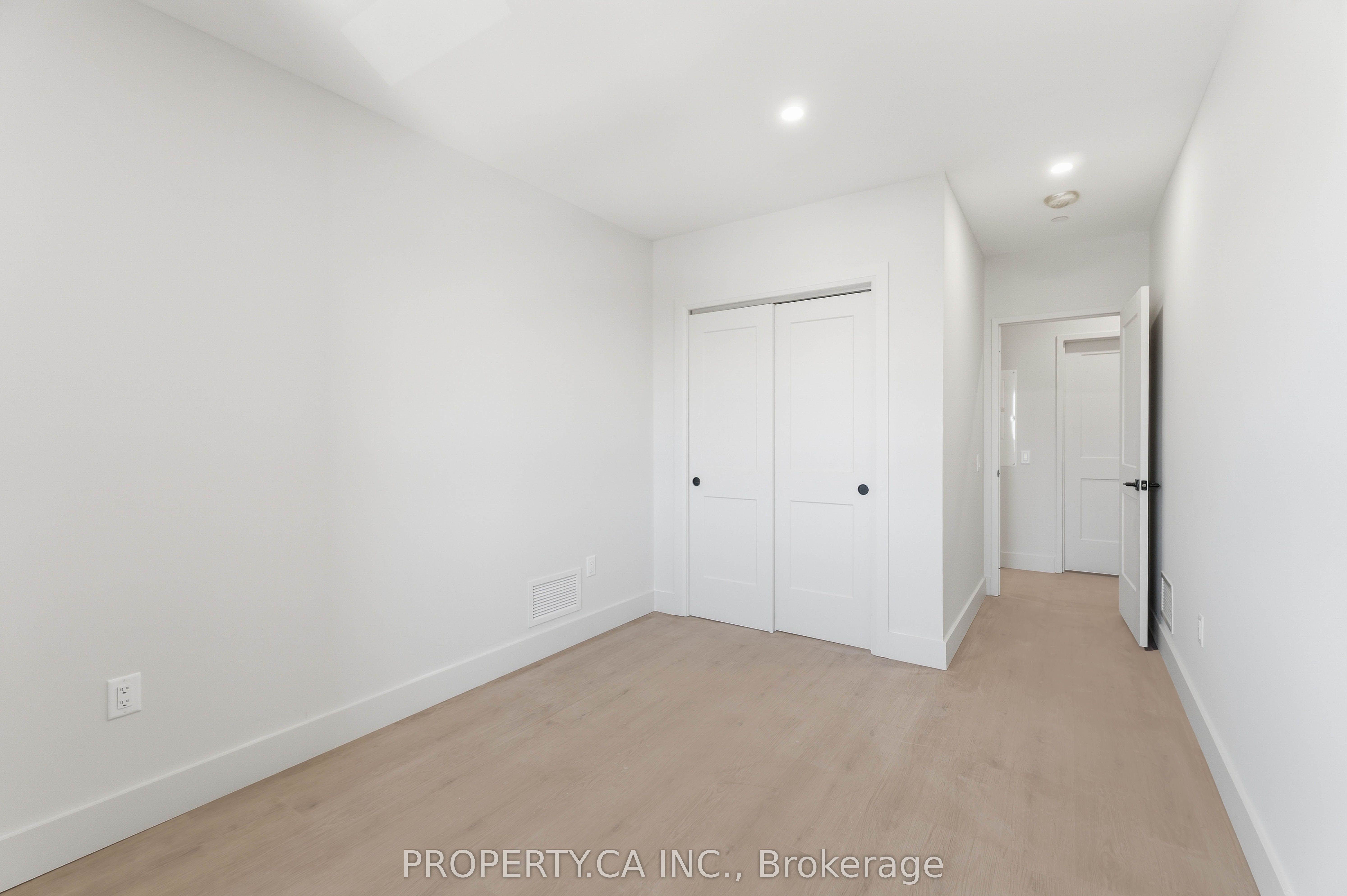 8 Hutt Lane 203 Property Photo 12