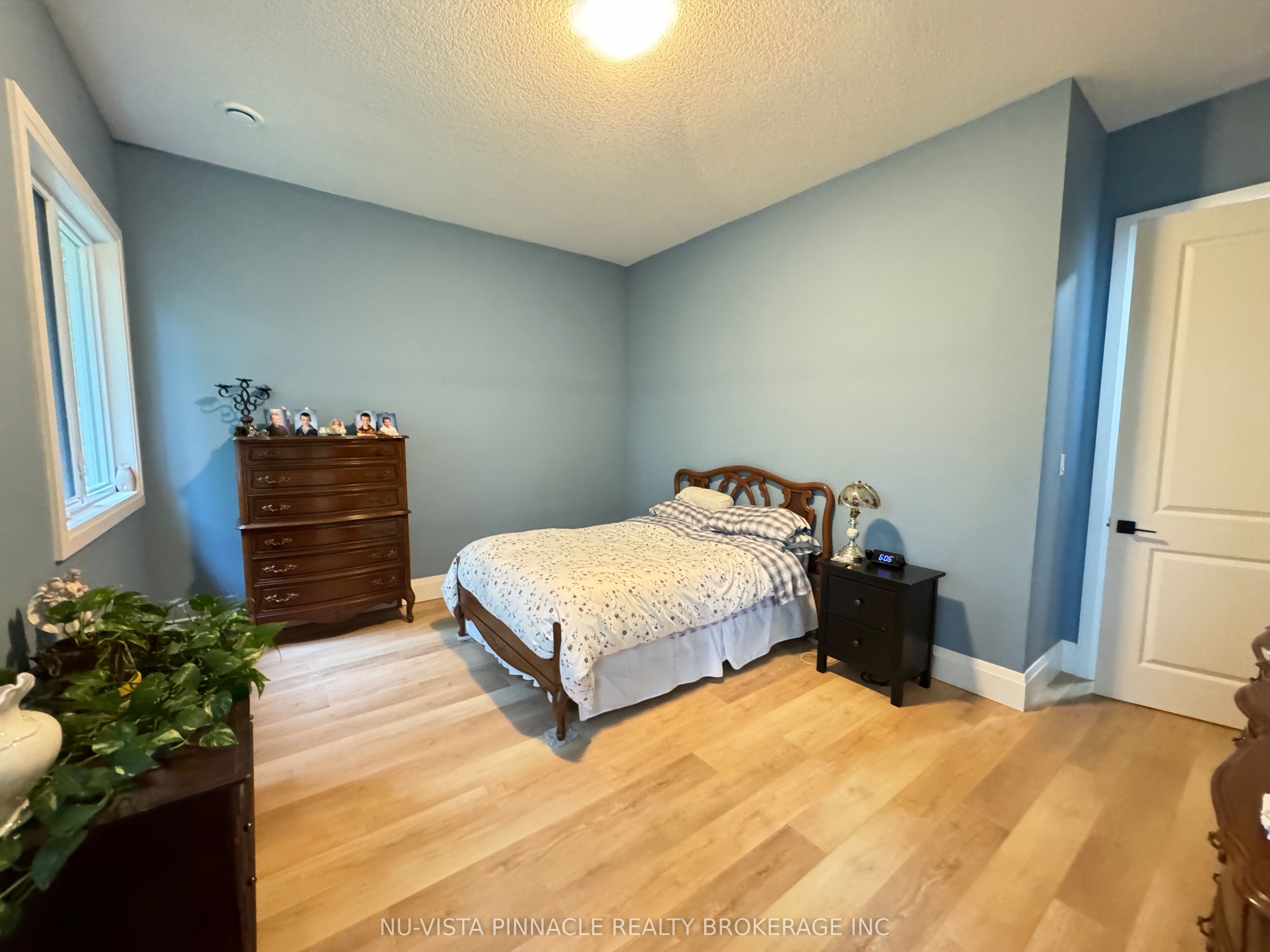 5233 Line 2 Line Property Photo 44