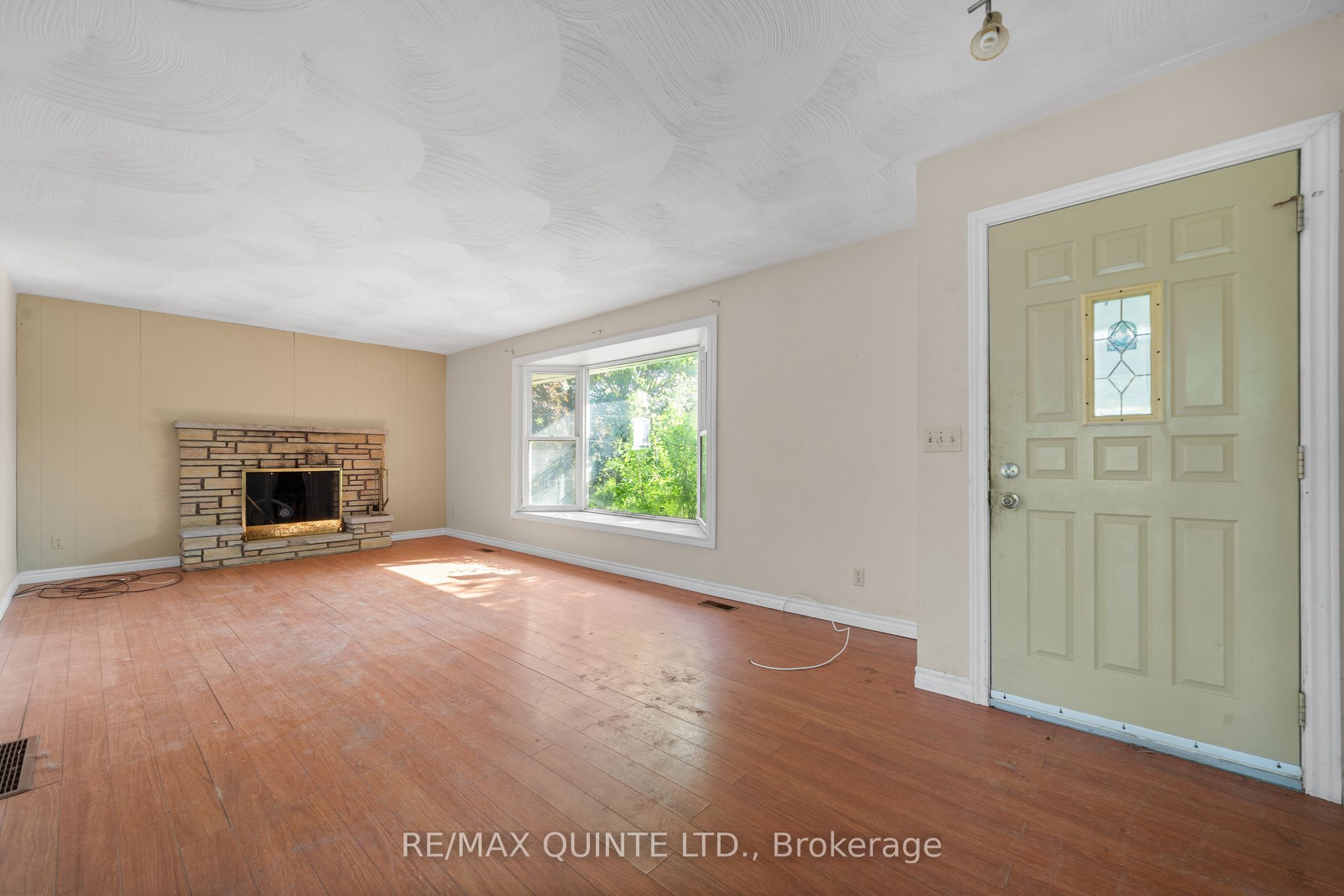 403 Whites Road Property Photo 6
