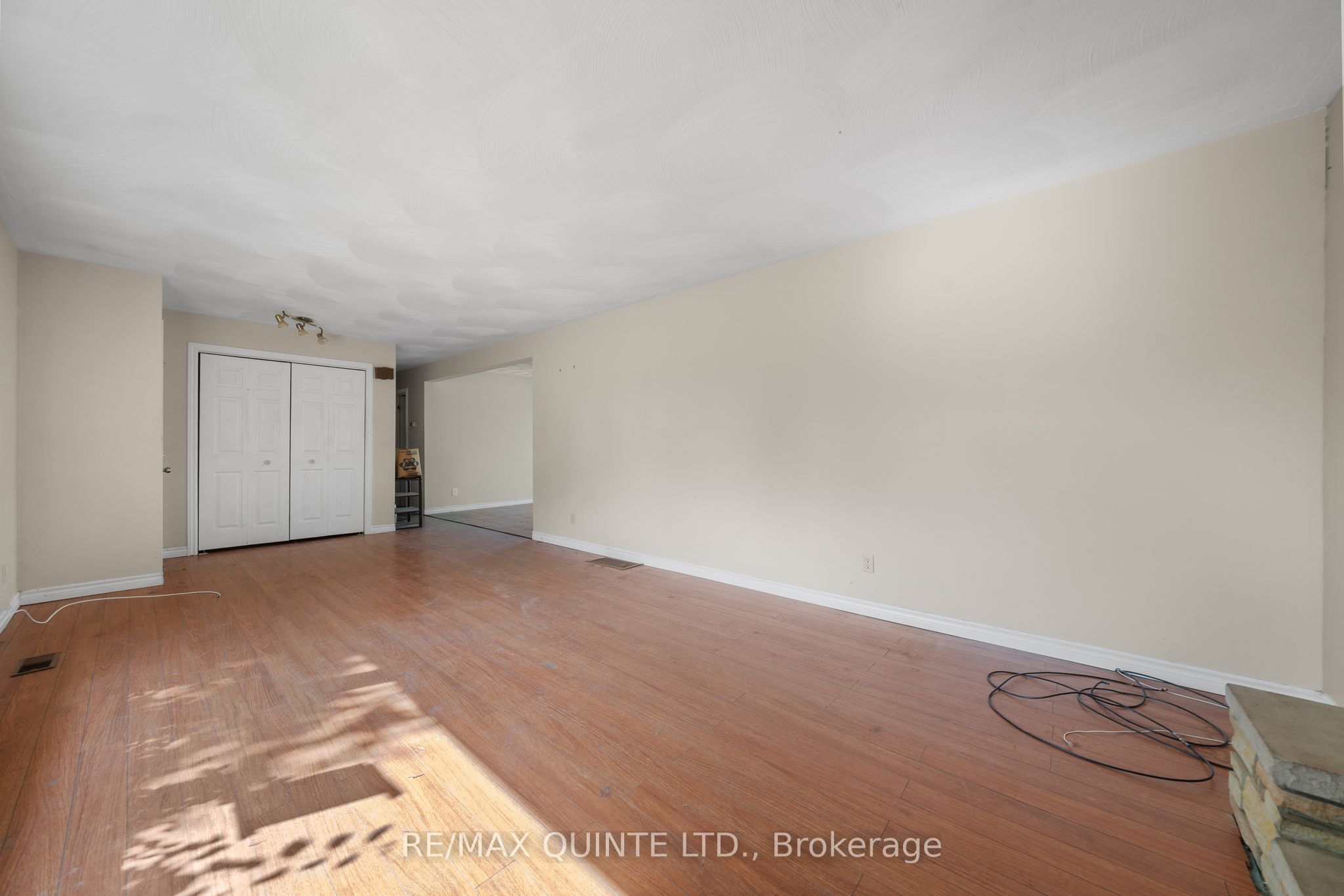 403 Whites Road Property Photo 8