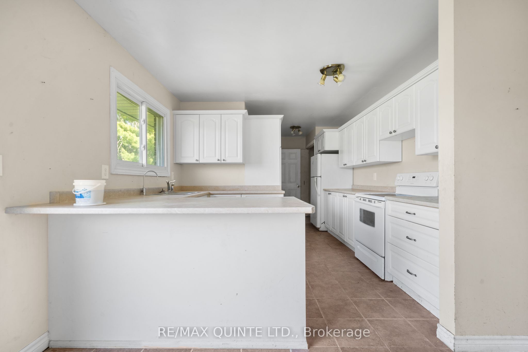 403 Whites Road Property Photo 10