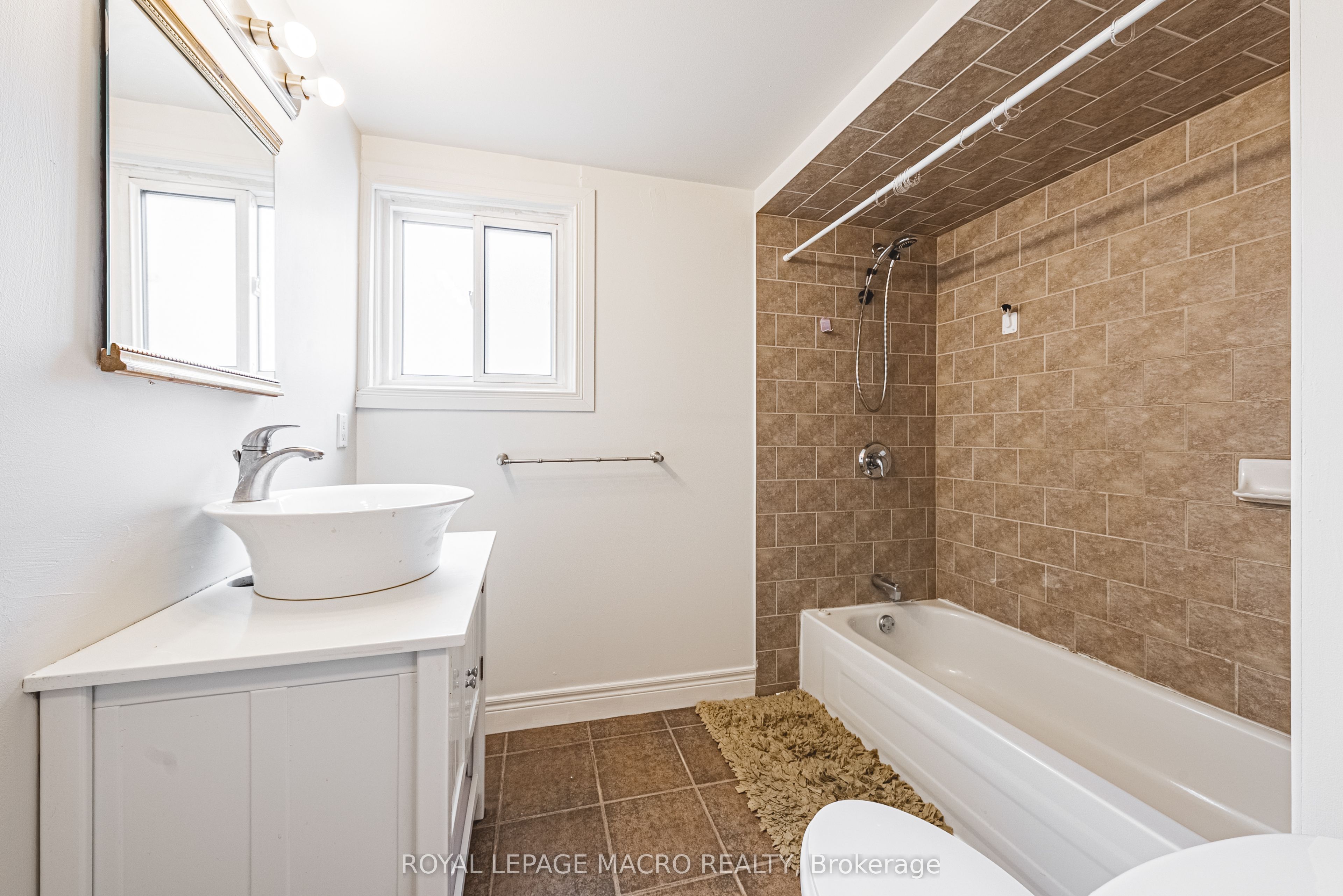 22 Worsley Road Property Photo 6
