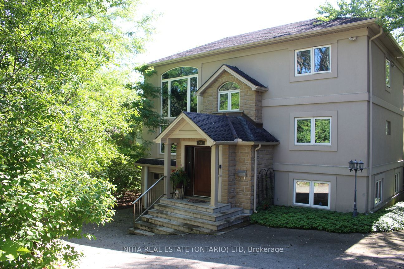 754 Riverside Drive Property Photo 1