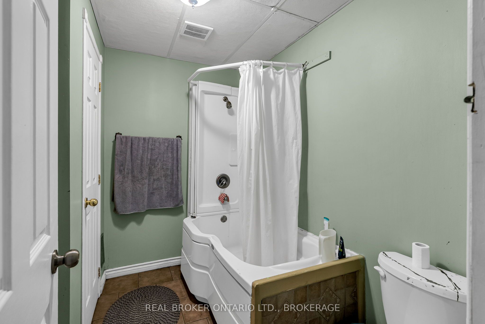 303 Guy Street Property Photo 6