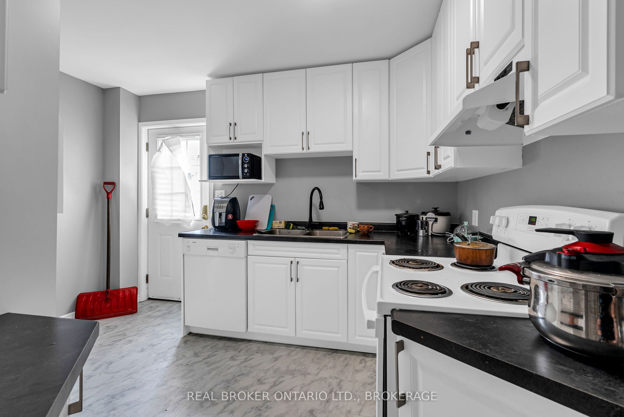 303 Guy Street Property Photo 7