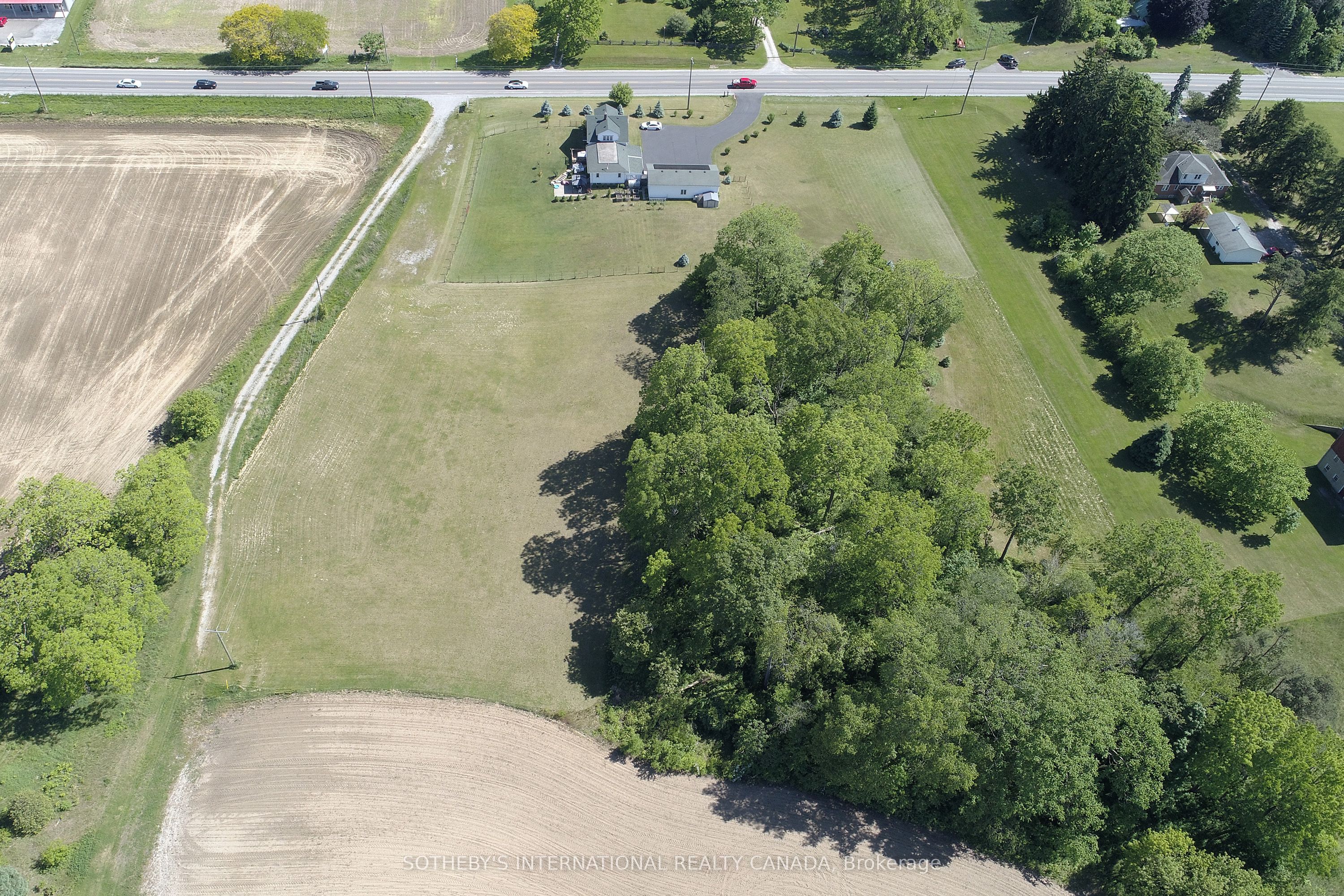 589 Highway 6 Property Photo 2