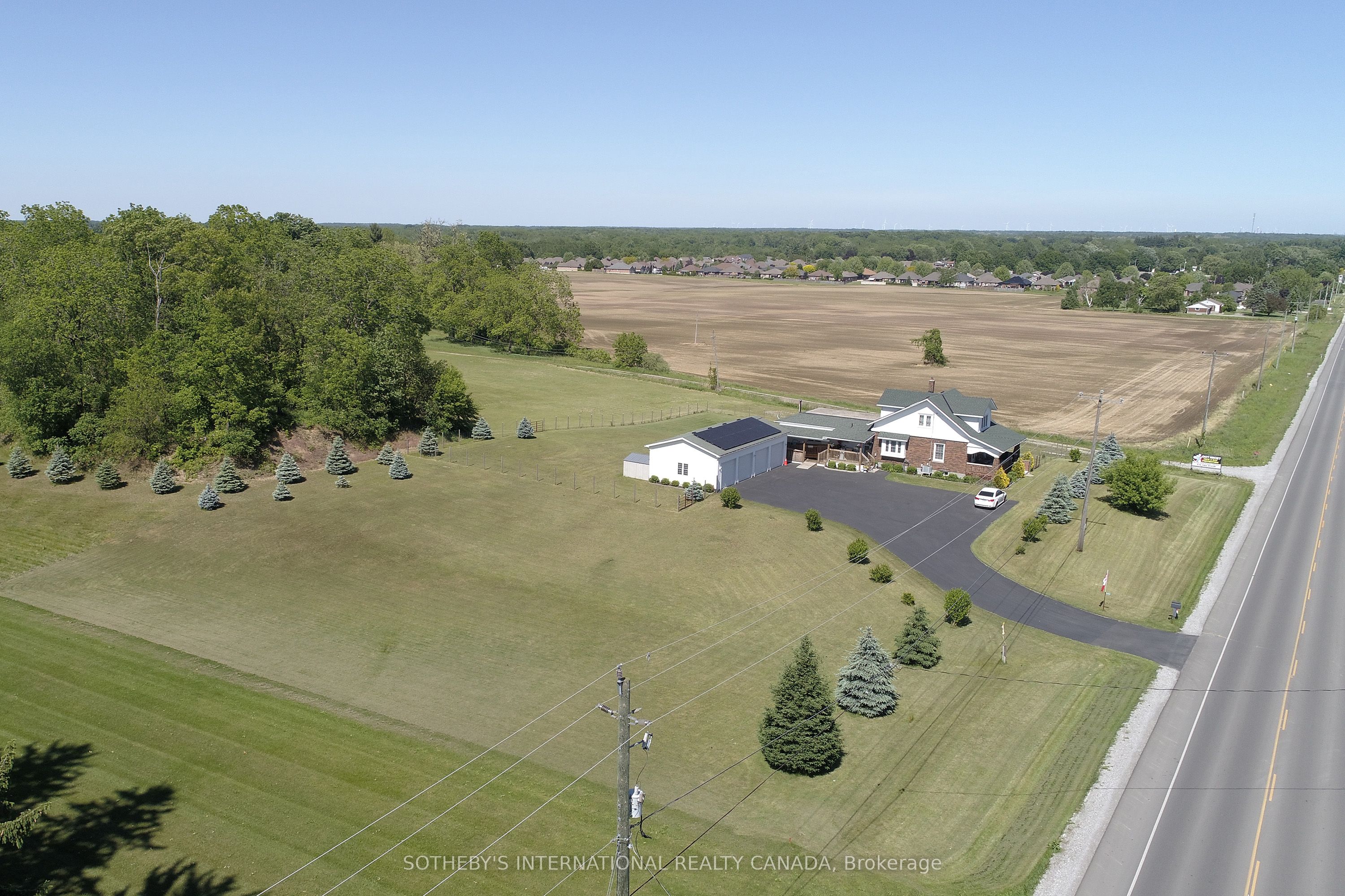 589 Highway 6 Property Photo 3