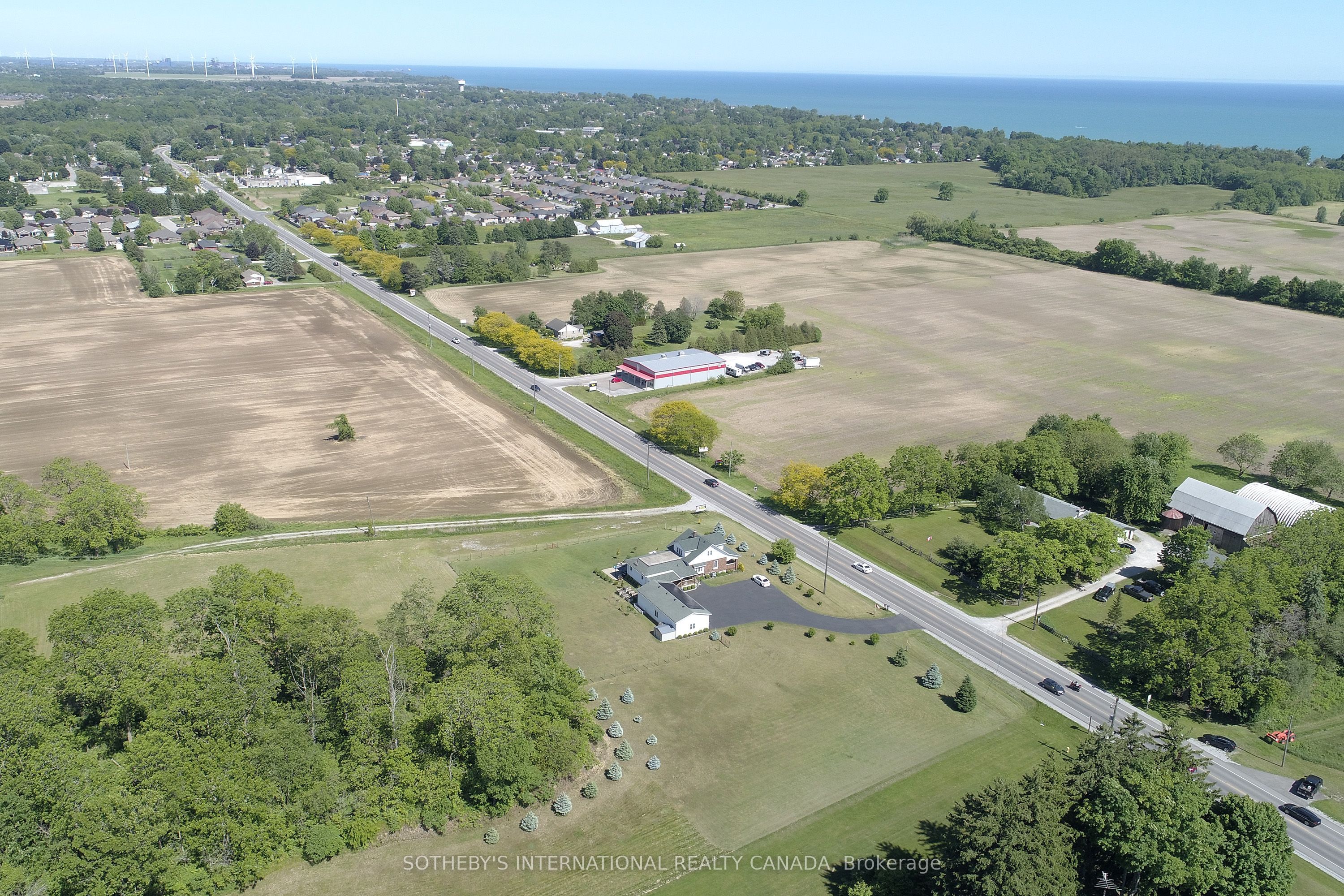 589 Highway 6 Property Photo 4